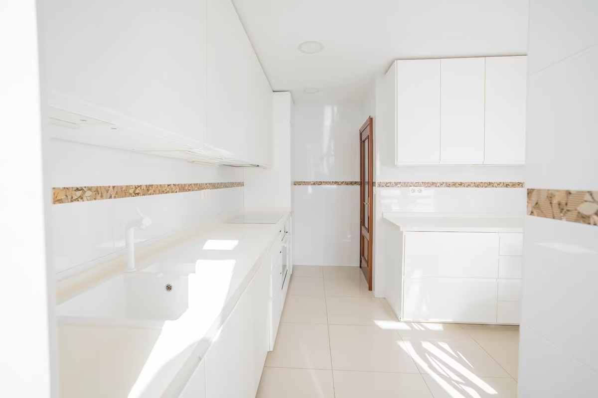 SE VENDE PISO CON VISTAS AL MAR  EN 2ª LINEA  DE PLAYA EN LOS BOLICHES (FUENGIROLA)
