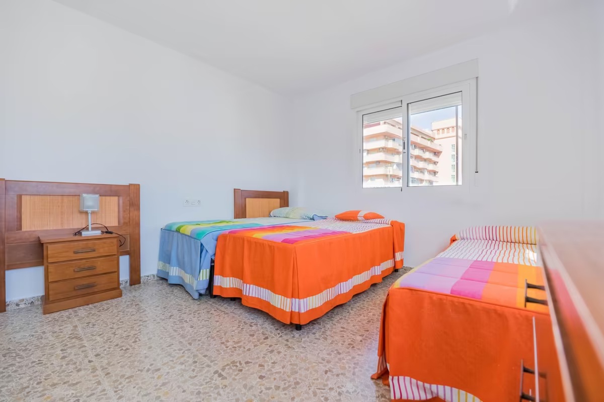 SE VENDE PISO CON VISTAS AL MAR  EN 2ª LINEA  DE PLAYA EN LOS BOLICHES (FUENGIROLA)