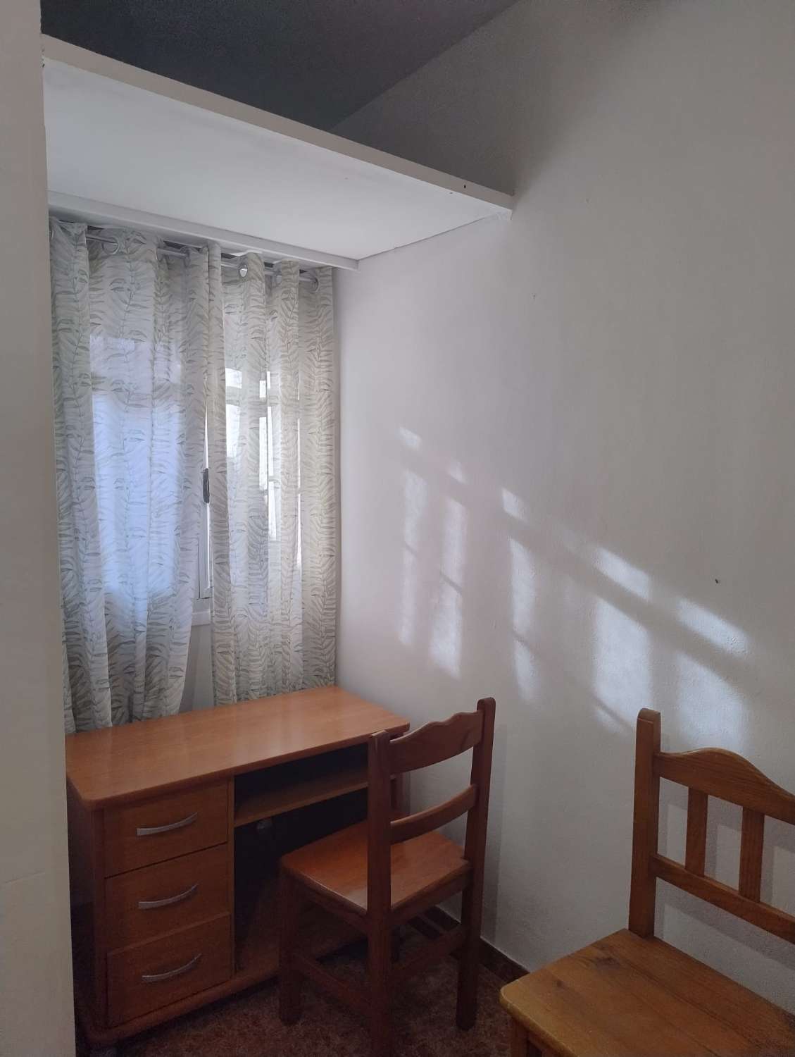 MEDIA TEMPORADA . SE ALQUILA DESDE 1.9.25-30.6.26 APARTAMENTO EN CENTRO DE FUENGIROLA