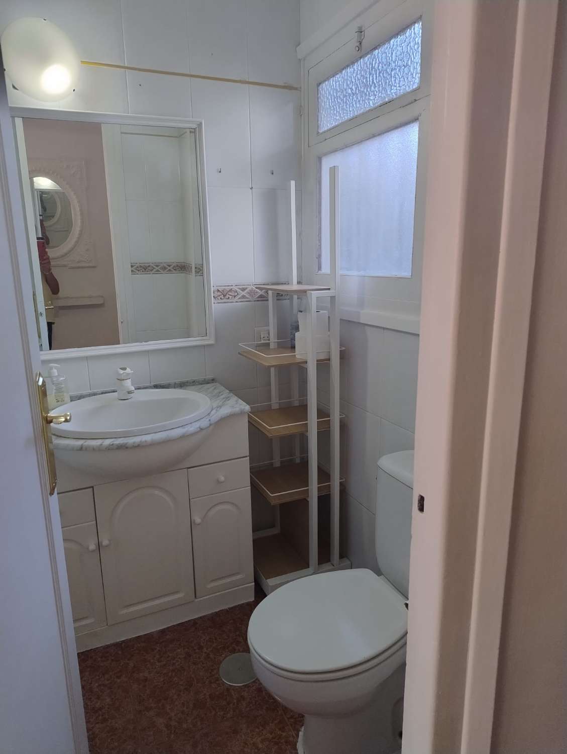 MEDIA TEMPORADA . SE ALQUILA DESDE 1.9.25-30.6.26 APARTAMENTO EN CENTRO DE FUENGIROLA