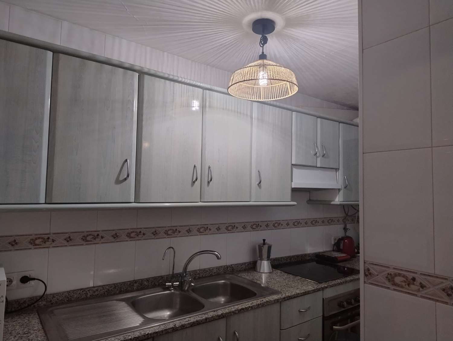 MEDIA TEMPORADA . SE ALQUILA DESDE 1.9.25-30.6.26 APARTAMENTO EN CENTRO DE FUENGIROLA