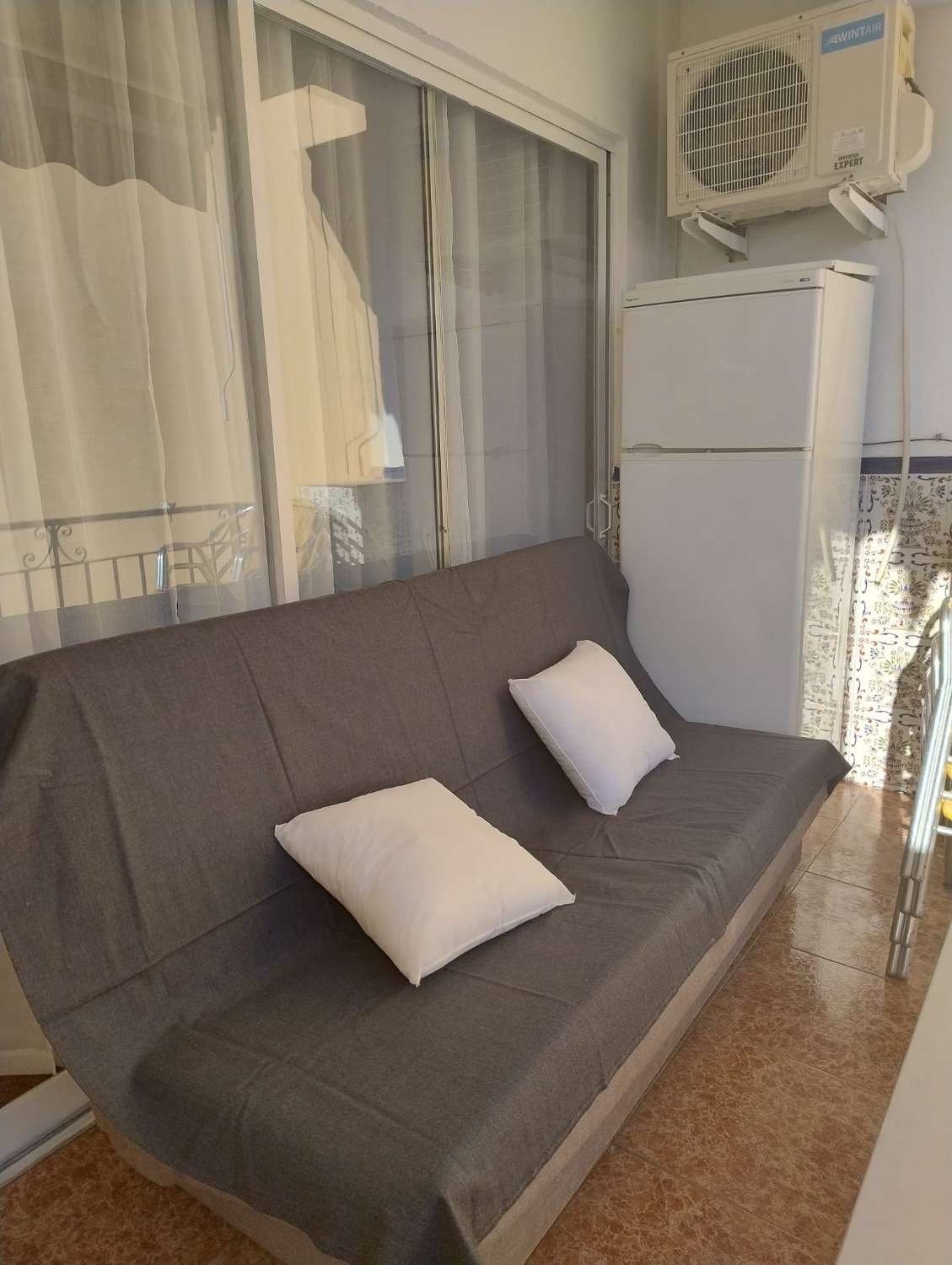 MEDIA TEMPORADA . SE ALQUILA DESDE 1.9.25-30.6.26 APARTAMENTO EN CENTRO DE FUENGIROLA