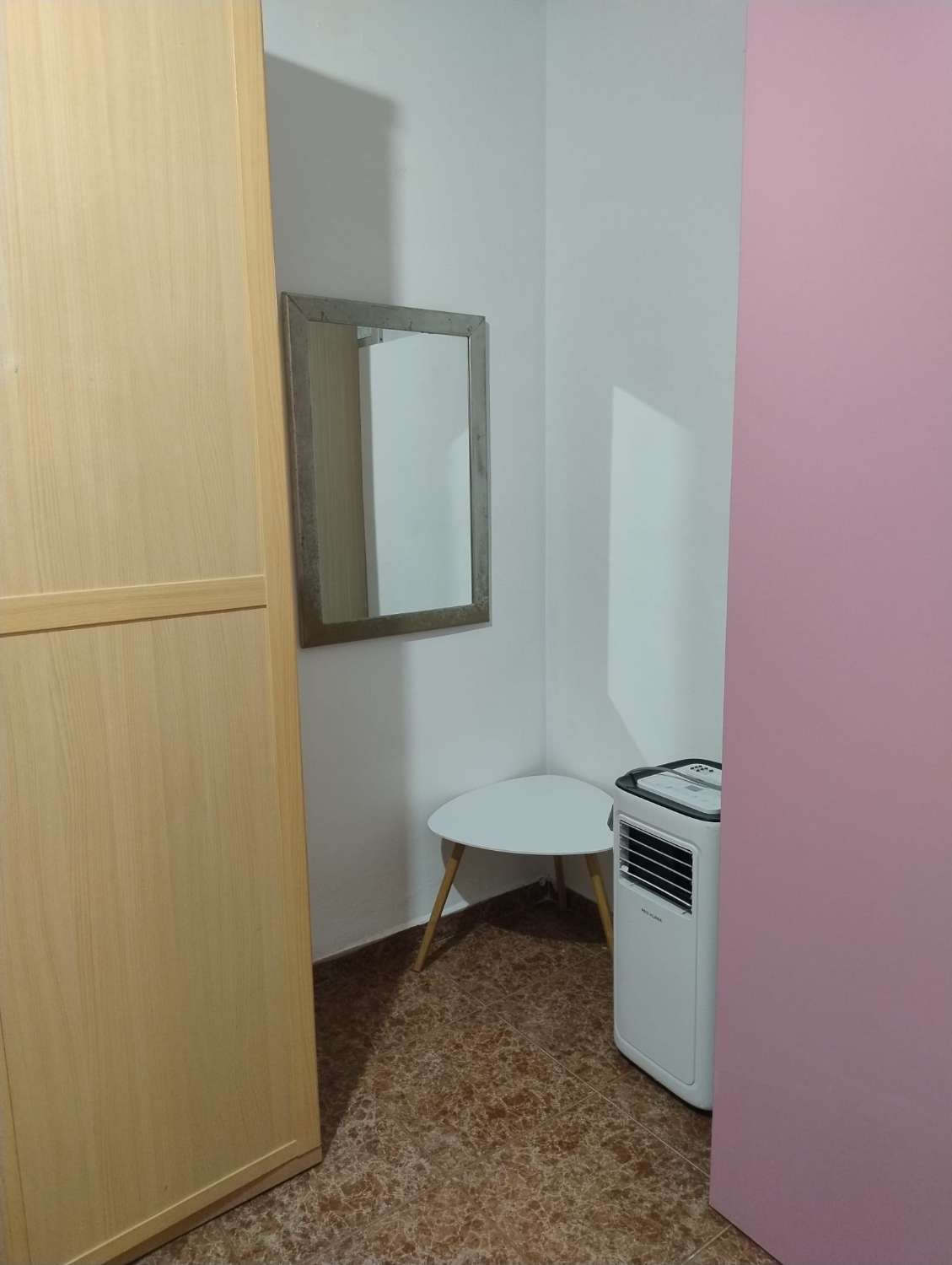 MEDIA TEMPORADA . SE ALQUILA DESDE 1.9.25-30.6.26 APARTAMENTO EN CENTRO DE FUENGIROLA