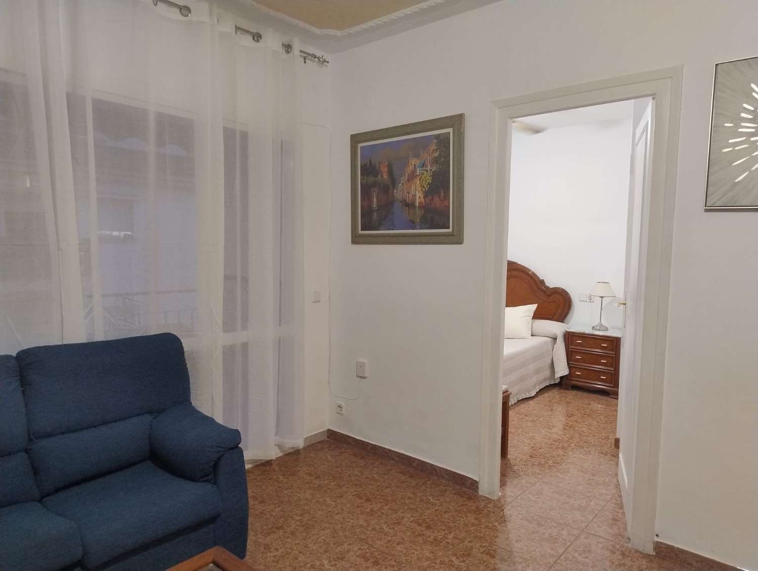 MEDIA TEMPORADA . SE ALQUILA DESDE 1.9.25-30.6.26 APARTAMENTO EN CENTRO DE FUENGIROLA