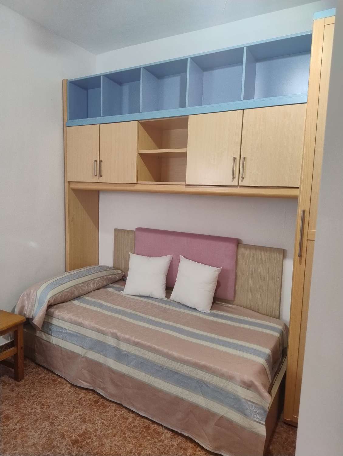 MEDIA TEMPORADA . SE ALQUILA DESDE 1.9.25-30.6.26 APARTAMENTO EN CENTRO DE FUENGIROLA