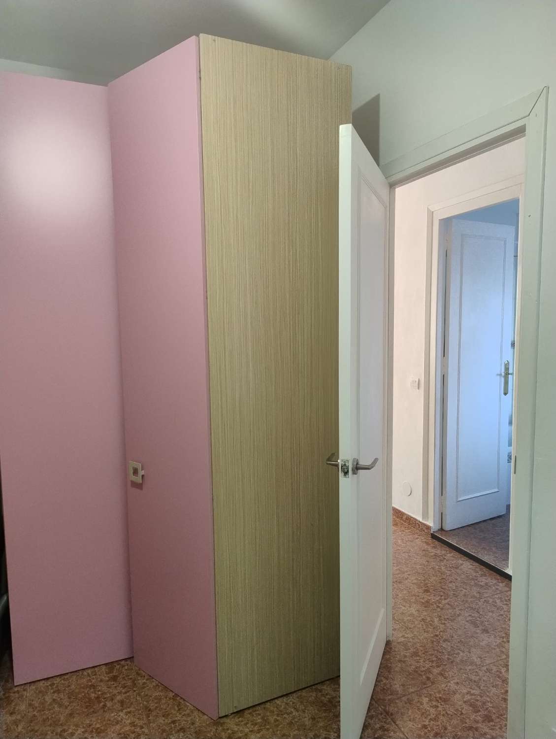 MEDIA TEMPORADA . SE ALQUILA DESDE 1.9.25-30.6.26 APARTAMENTO EN CENTRO DE FUENGIROLA