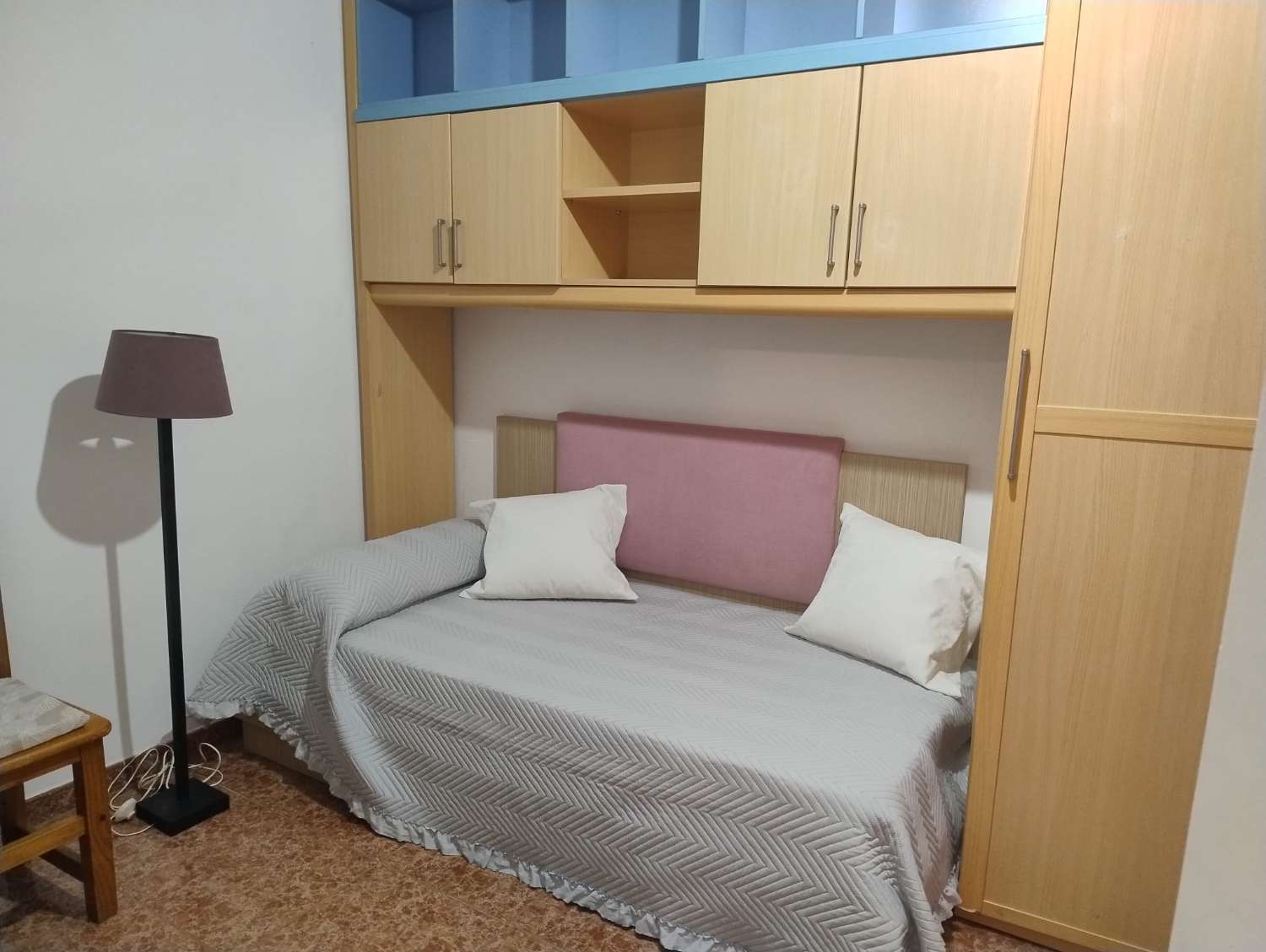 MEDIA TEMPORADA . SE ALQUILA DESDE 1.9.25-30.6.26 APARTAMENTO EN CENTRO DE FUENGIROLA