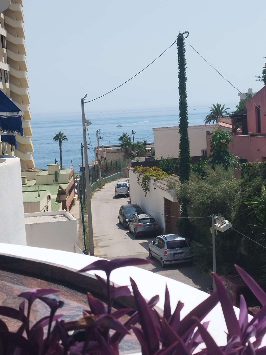 SE ALQUILA POR LARGA TEMPORADA BONITO APARTAMENTO CON VISTAS AL MAR  A 150 METROS DE LA PLAYA  EN BENALMADENA