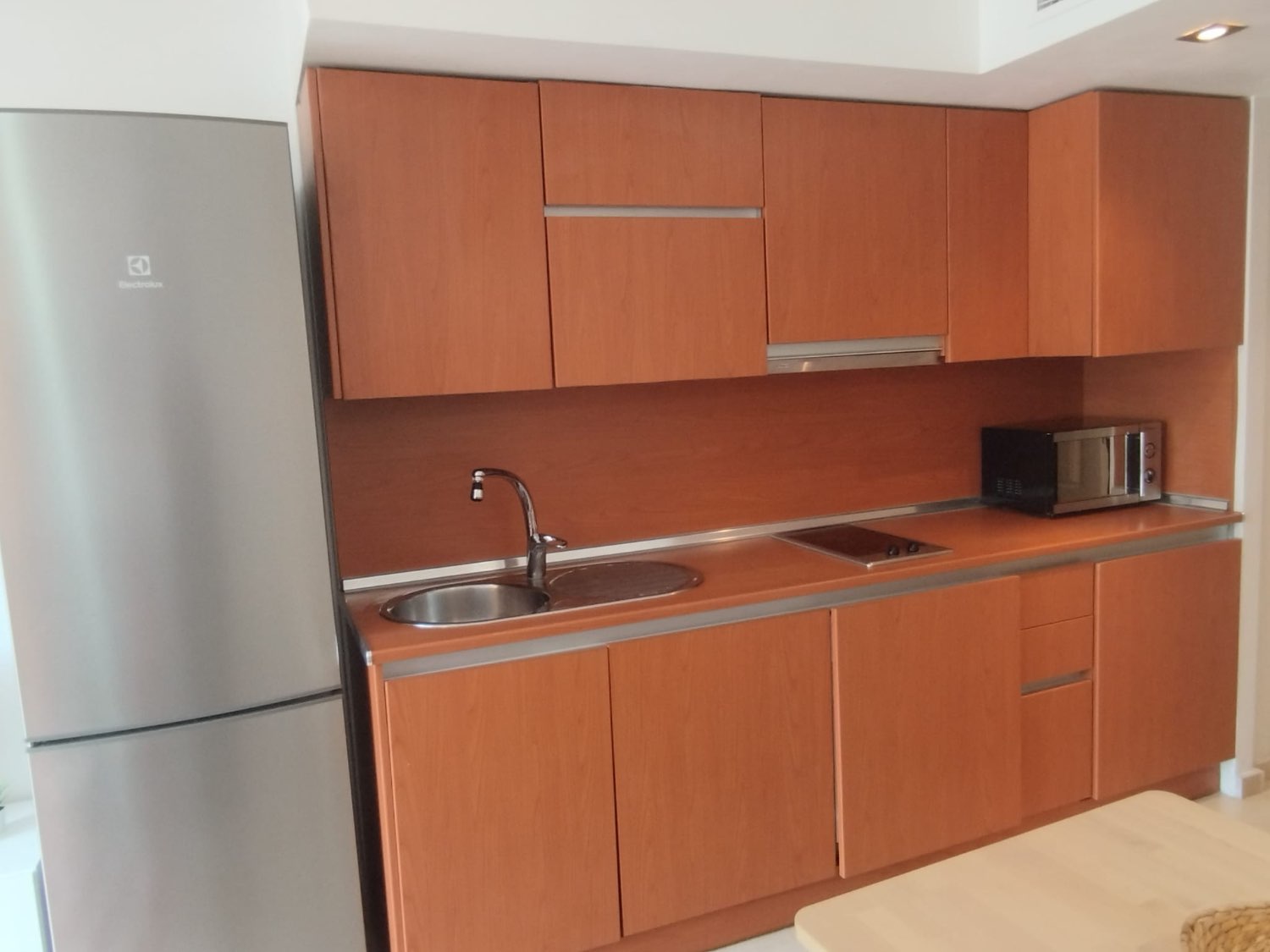 SE ALQUILA POR LARGA TEMPORADA BONITO APARTAMENTO CON VISTAS AL MAR  A 150 METROS DE LA PLAYA  EN BENALMADENA