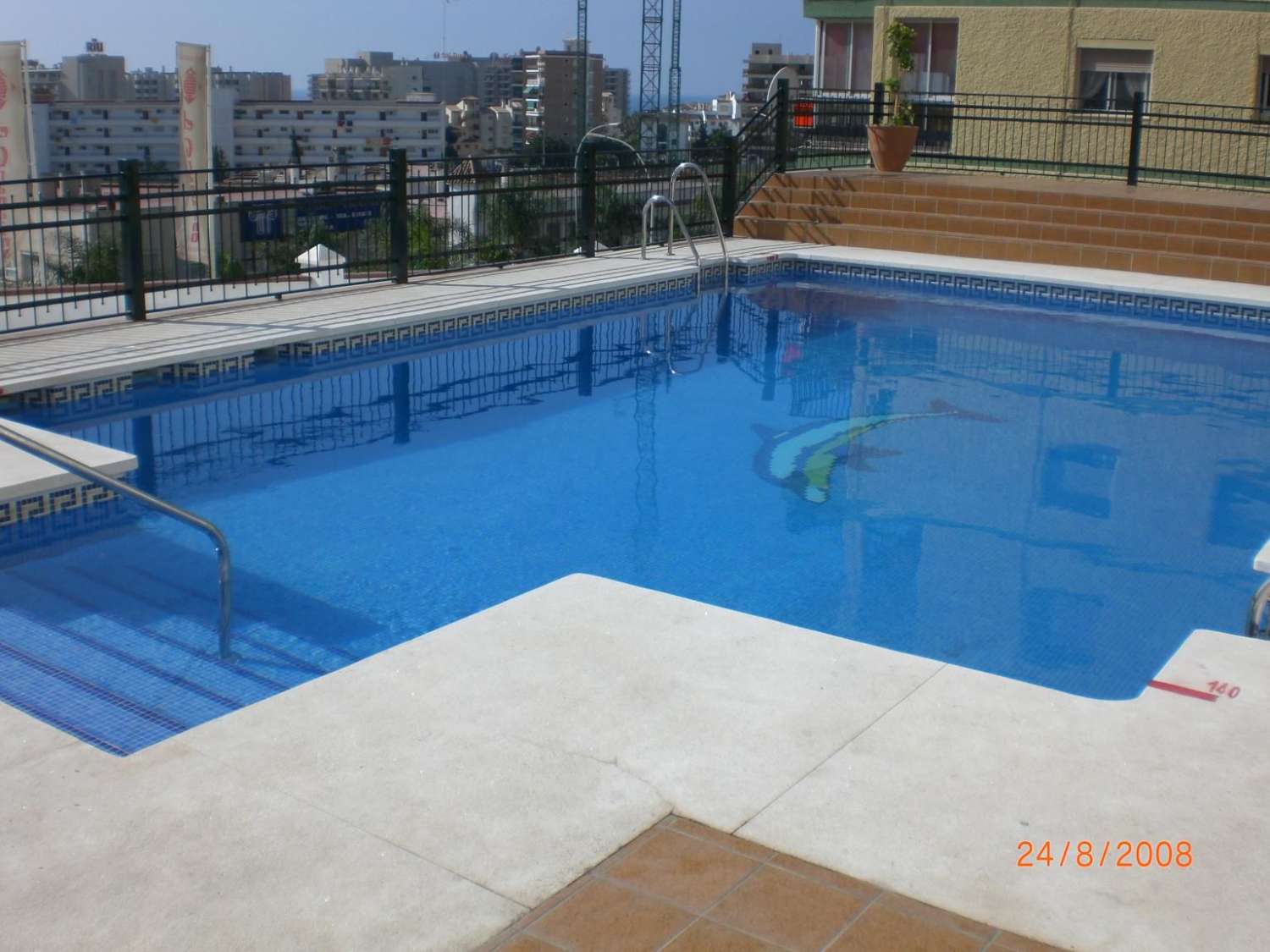 MEDIA TEMPORADA . SE ALQUILA DE 1.9.25-30.6.26 BONITO APARTAMENTO CON VISTAS AL MAR CERCA DE LA CARIHUELA (TORREMOLINOS)