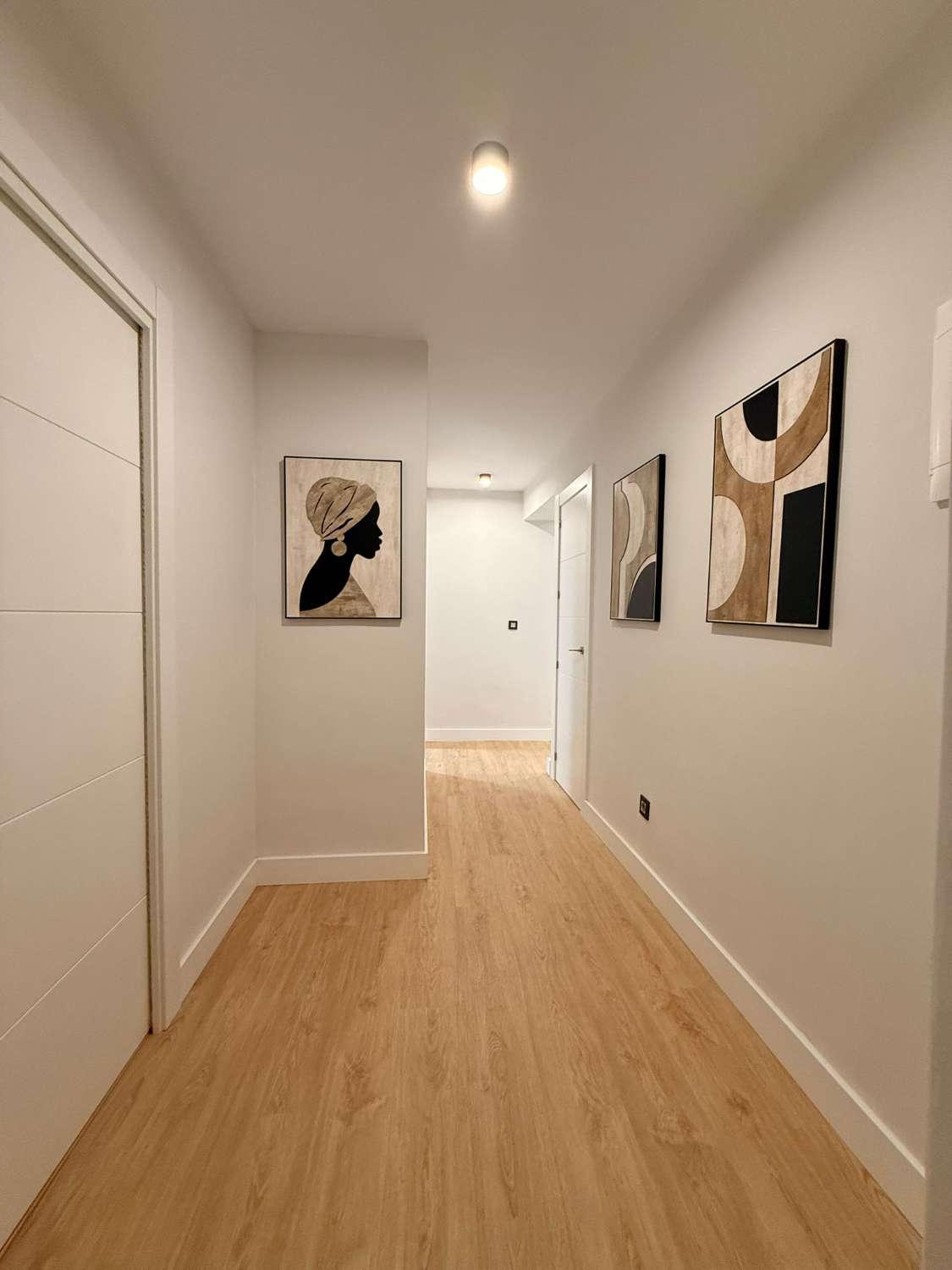 MEDIA TEMPORADA . SE ALQUILA DE 1.10.25-31.5.26 BONITO APARTAMENTO TOTAMENTE REFORMADO EN CENTRO DE TORREMOLINOS