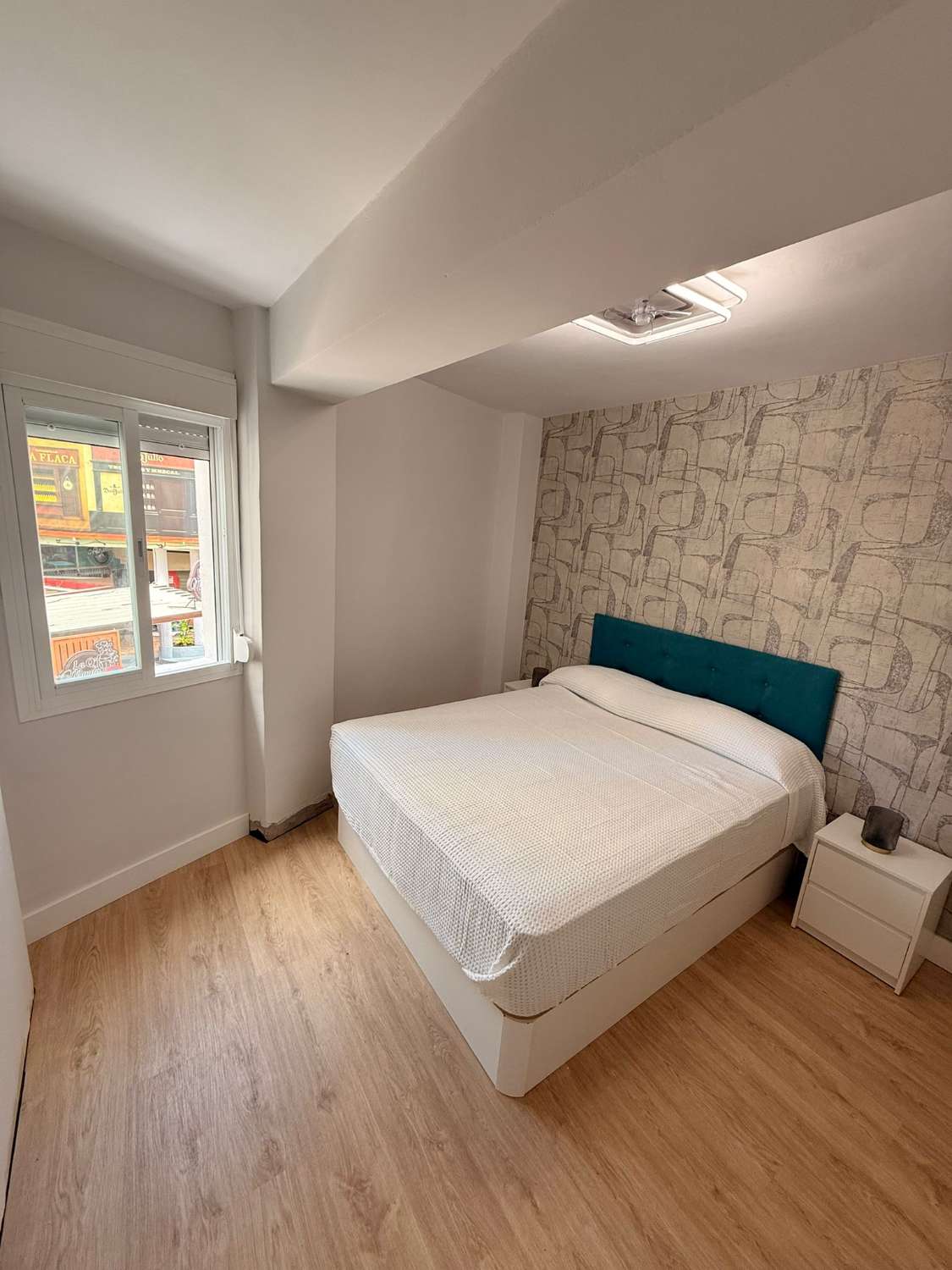MEDIA TEMPORADA . SE ALQUILA DE 1.10.25-31.5.26 BONITO APARTAMENTO TOTAMENTE REFORMADO EN CENTRO DE TORREMOLINOS