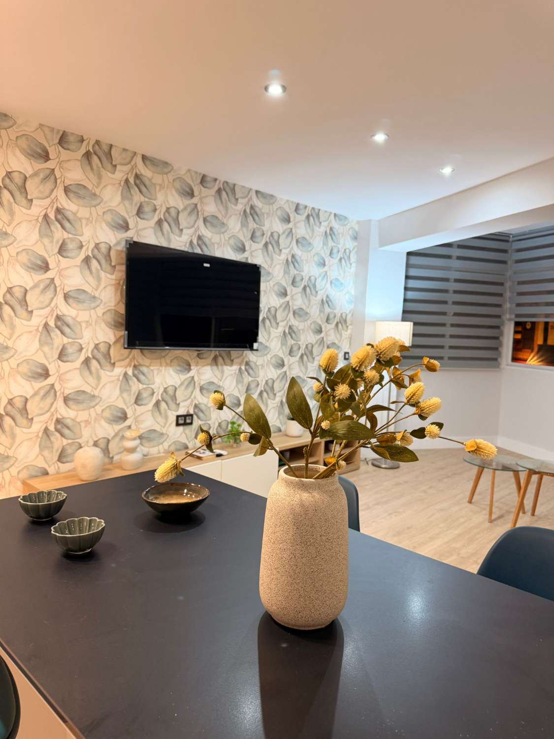 MEDIA TEMPORADA . SE ALQUILA DE 1.10.25-31.5.26 BONITO APARTAMENTO TOTAMENTE REFORMADO EN CENTRO DE TORREMOLINOS