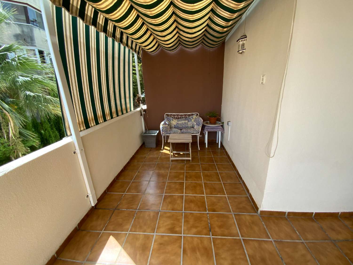 MEDIA TEMPORADA . SE ALQUILA DE  1.9.26  -30.6.27  BONITO APARTAMENTO EN 2ª LINEA DE PLAYA EN BENALMADENA .