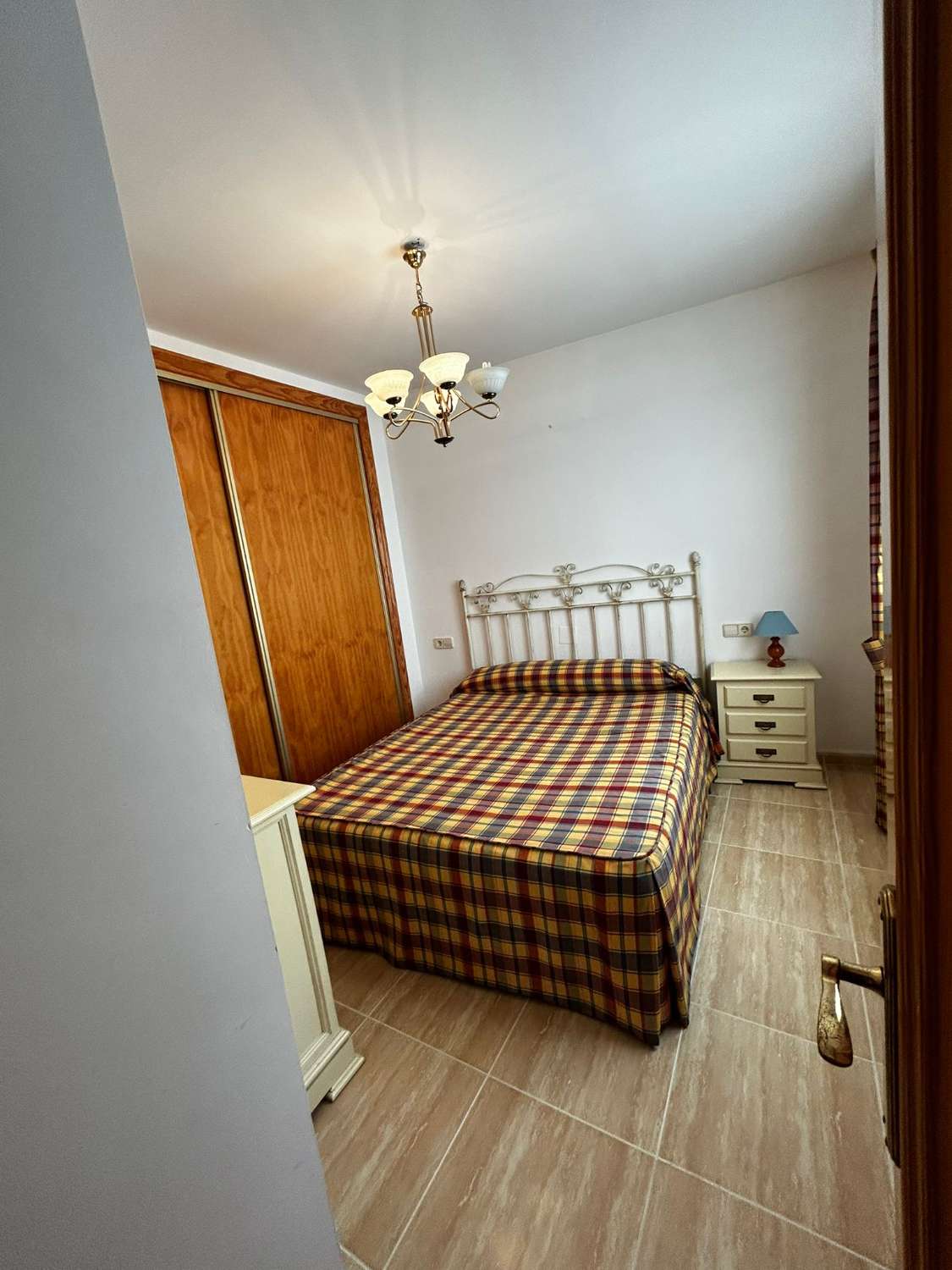 LARGA TEMPORADA SE ALQUILA DESDE  1.9.25 BONITO APARTAMENTO EN FUENGIROLA
