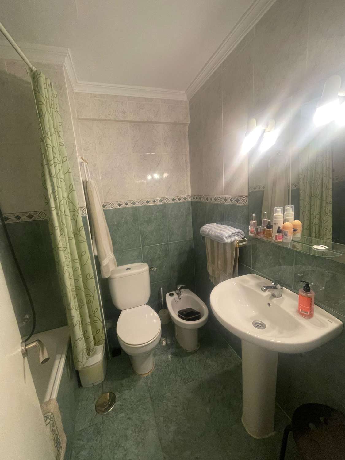 MEDIA TEMPORADA . SE ALQUILA DESDE  .15.9.25- 30.06.26 BONITO APARTAMENTO DE 1 DORMITORIO EN ARROYO DE LA MIEL (BENALMADENA)