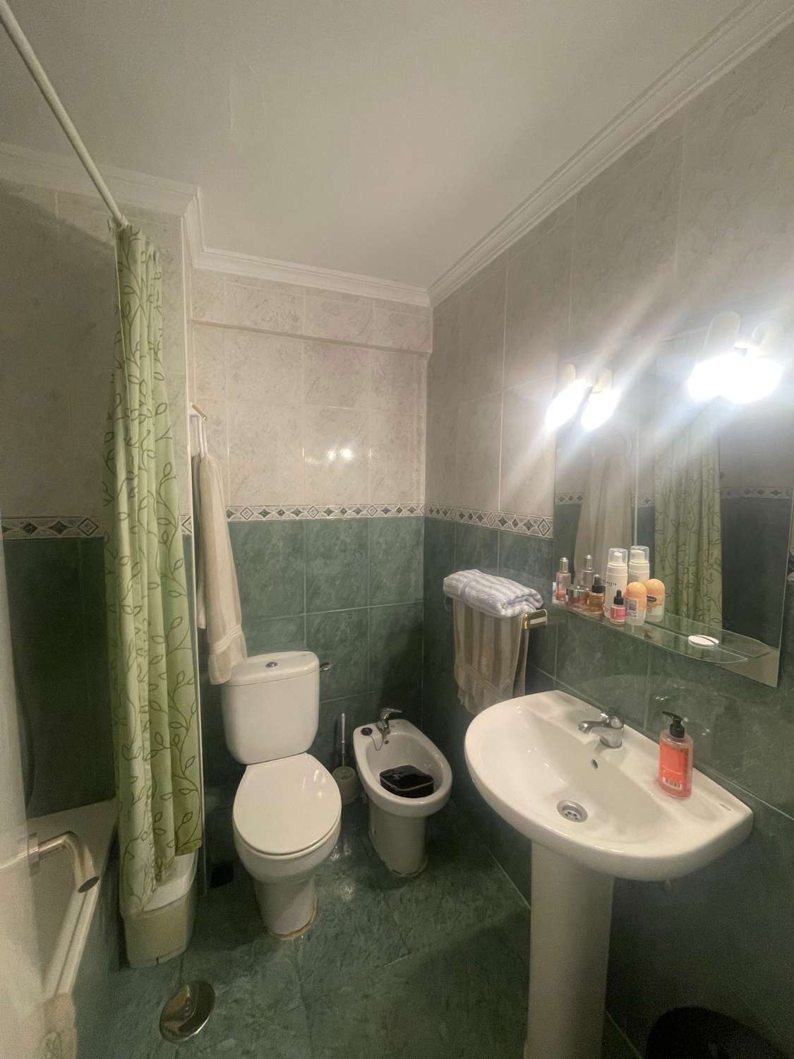MEDIA TEMPORADA . SE ALQUILA DESDE  .15.9.25- 30.06.26 BONITO APARTAMENTO DE 1 DORMITORIO EN ARROYO DE LA MIEL (BENALMADENA)