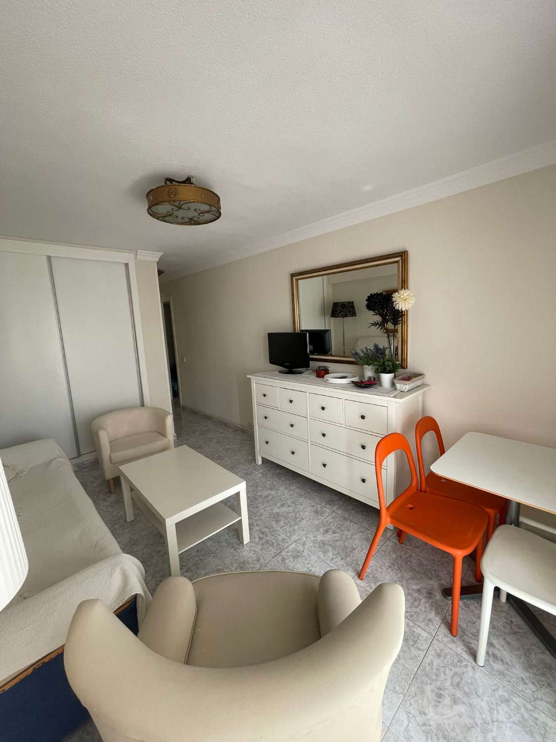 MEDIA TEMPORADA . SE ALQUILA DESDE  .15.9.25- 30.06.26 BONITO APARTAMENTO DE 1 DORMITORIO EN ARROYO DE LA MIEL (BENALMADENA)