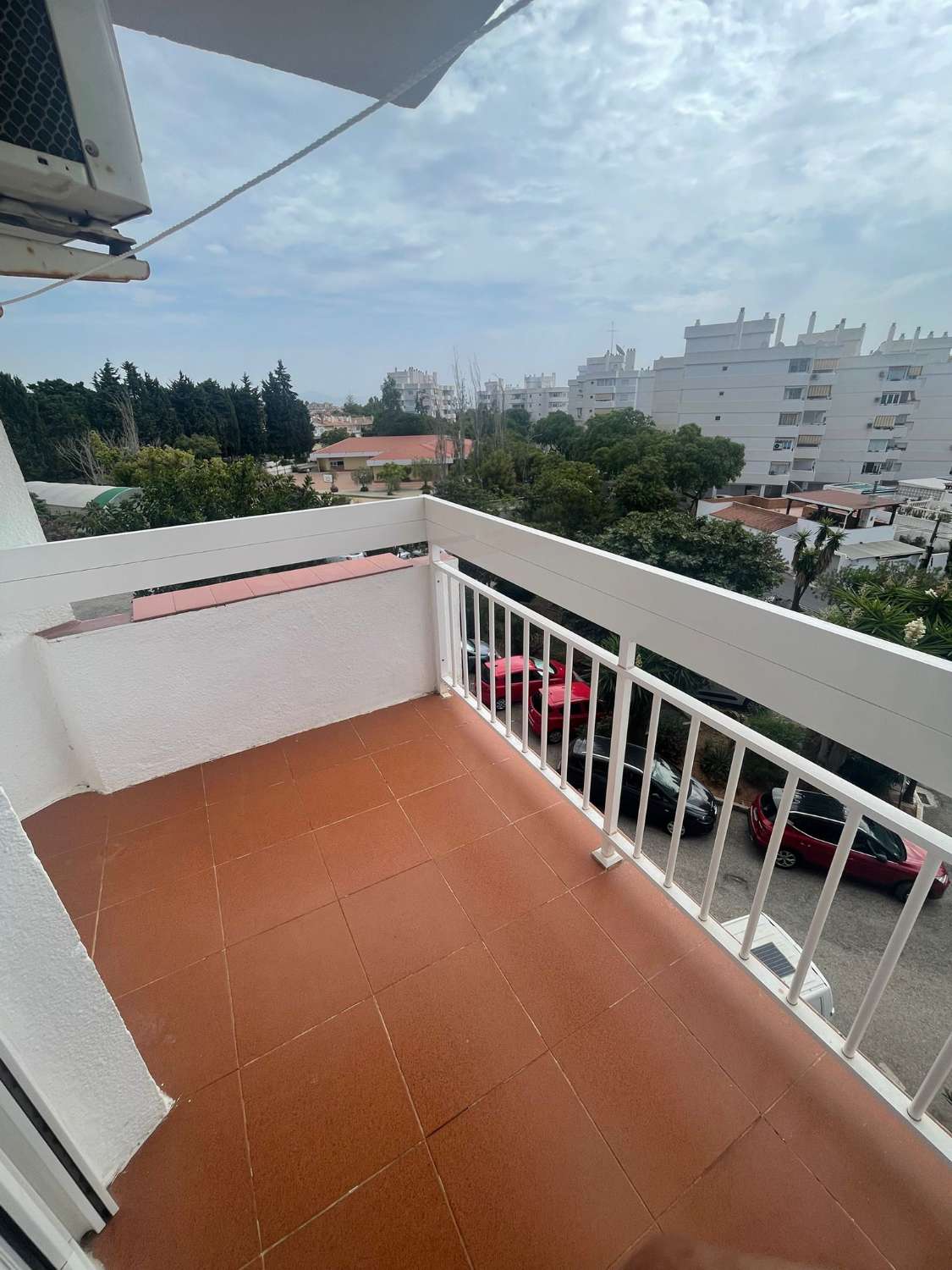 MEDIA TEMPORADA . SE ALQUILA DESDE  .15.9.25- 30.06.26 BONITO APARTAMENTO DE 1 DORMITORIO EN ARROYO DE LA MIEL (BENALMADENA)