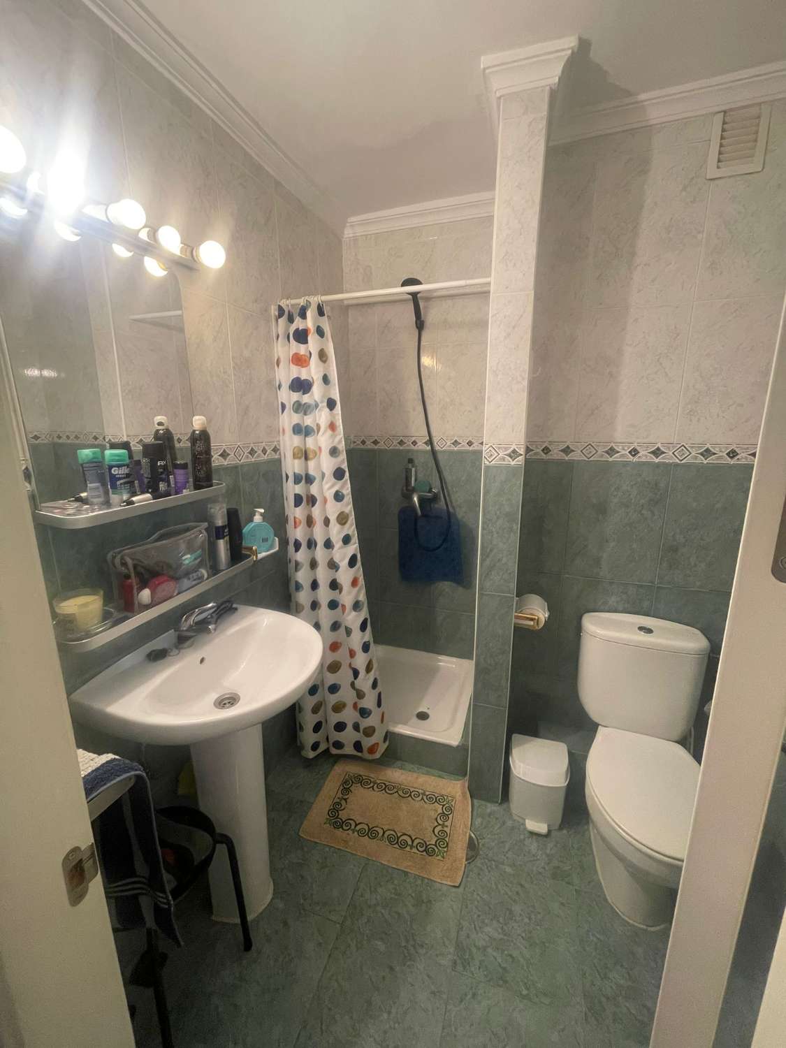 MEDIA TEMPORADA . SE ALQUILA DESDE  .15.9.25- 30.06.26 BONITO APARTAMENTO DE 1 DORMITORIO EN ARROYO DE LA MIEL (BENALMADENA)
