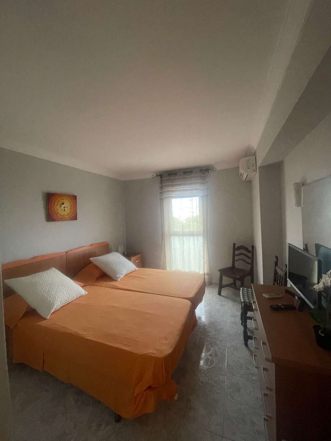 MEDIA TEMPORADA . SE ALQUILA DESDE  .15.9.25- 30.06.26 BONITO APARTAMENTO DE 1 DORMITORIO EN ARROYO DE LA MIEL (BENALMADENA)