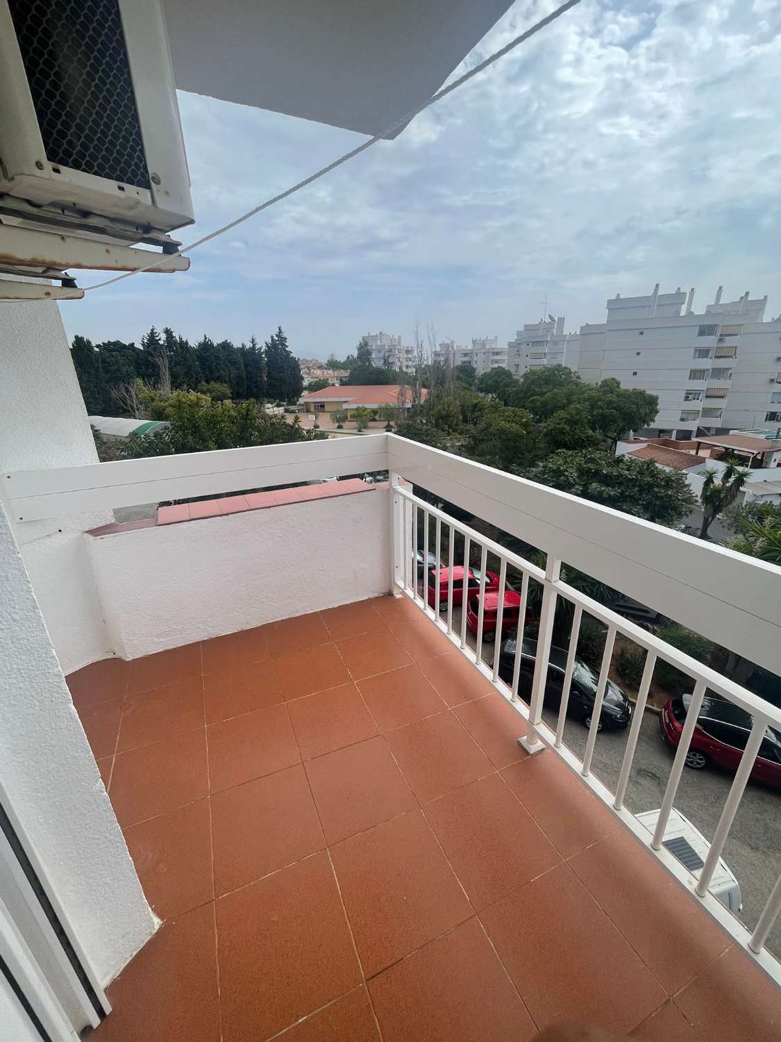 MEDIA TEMPORADA . SE ALQUILA DESDE  .15.9.25- 30.06.26 BONITO APARTAMENTO DE 1 DORMITORIO EN ARROYO DE LA MIEL (BENALMADENA)