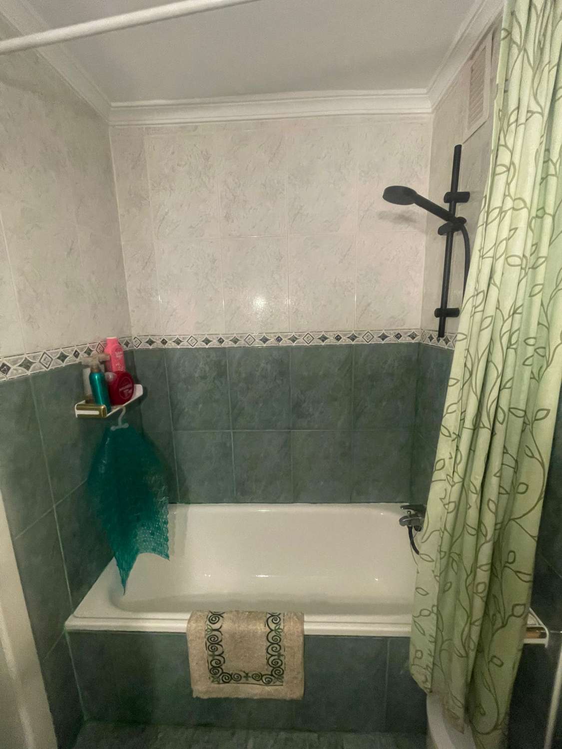 MEDIA TEMPORADA . SE ALQUILA DESDE  .15.9.25- 30.06.26 BONITO APARTAMENTO DE 1 DORMITORIO EN ARROYO DE LA MIEL (BENALMADENA)