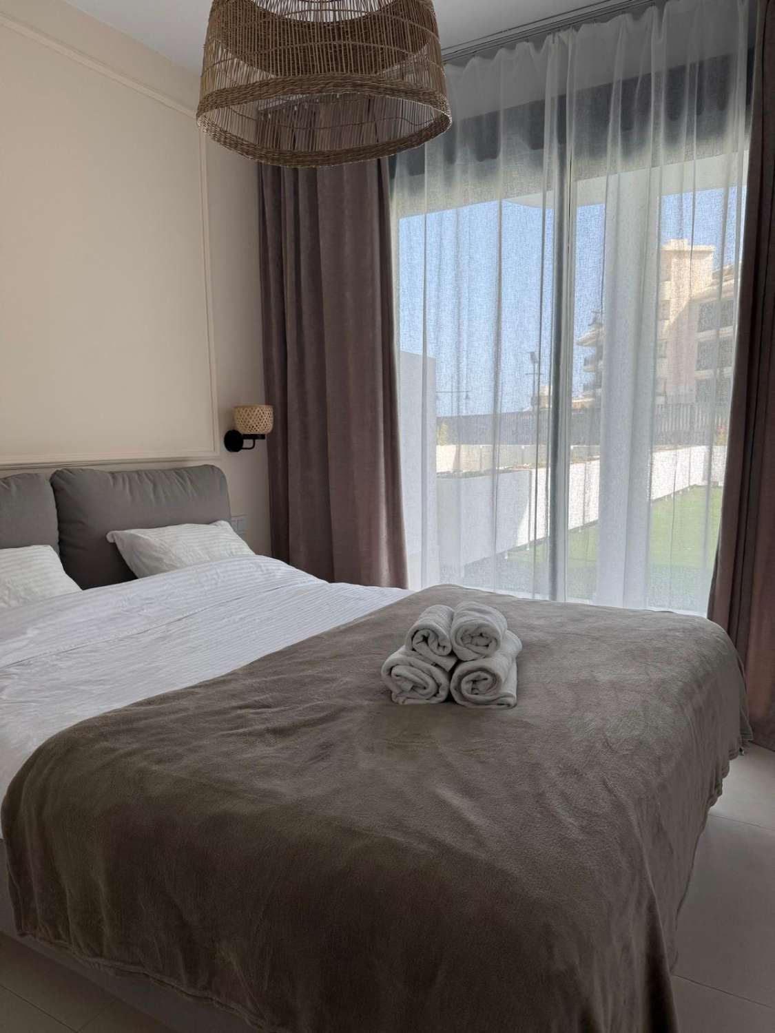 LARGA TEMPORADA-SE ALQUILA DESDE AHORA PRECIOSO APARTAMENTO EN URBANIZACIÓN DE LUJO, FUENGIROLA.
