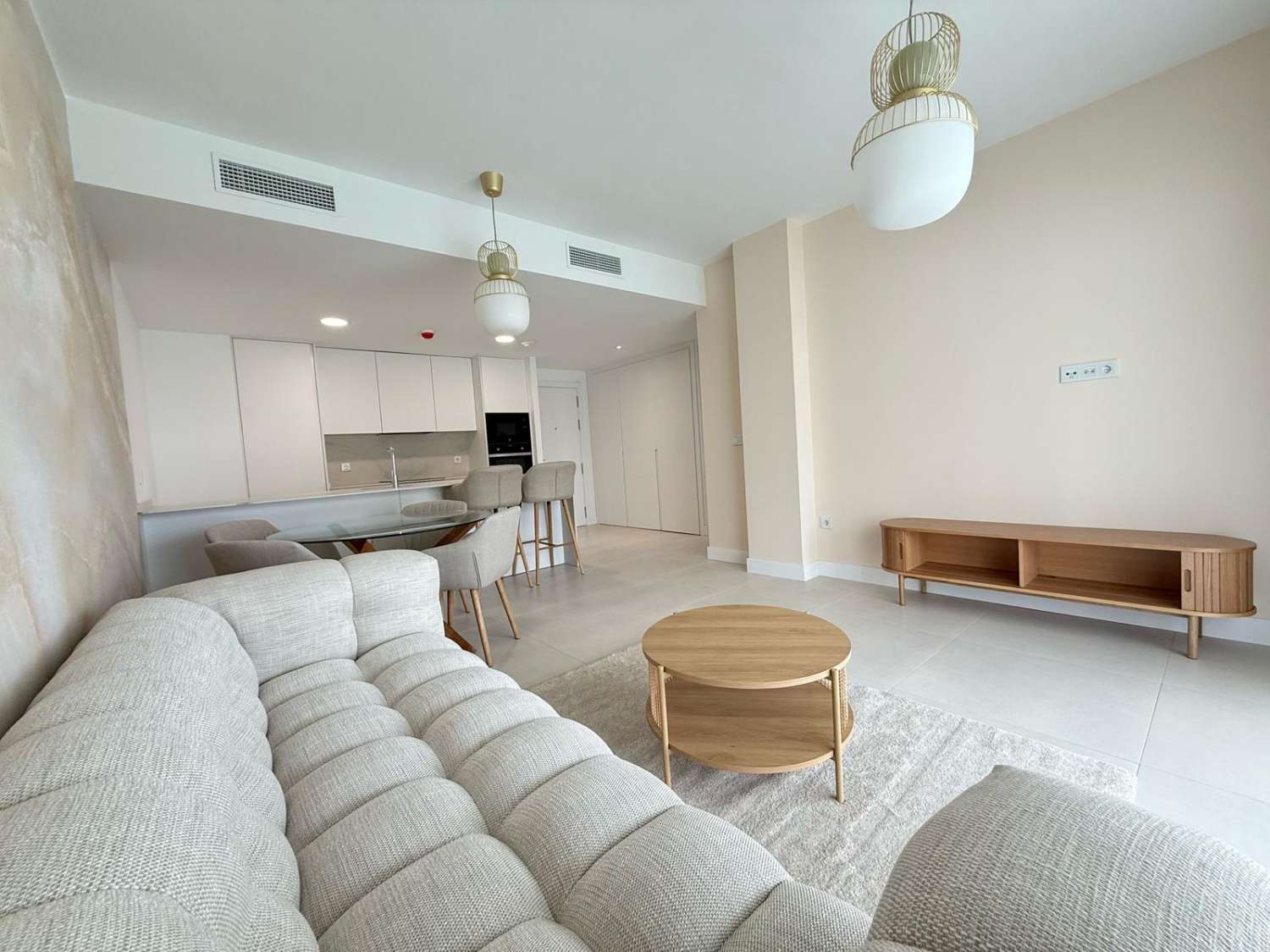 LARGA TEMPORADA-SE ALQUILA DESDE AHORA PRECIOSO APARTAMENTO EN URBANIZACIÓN DE LUJO, FUENGIROLA.