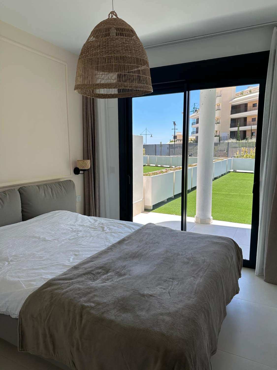 LARGA TEMPORADA-SE ALQUILA DESDE AHORA PRECIOSO APARTAMENTO EN URBANIZACIÓN DE LUJO, FUENGIROLA.