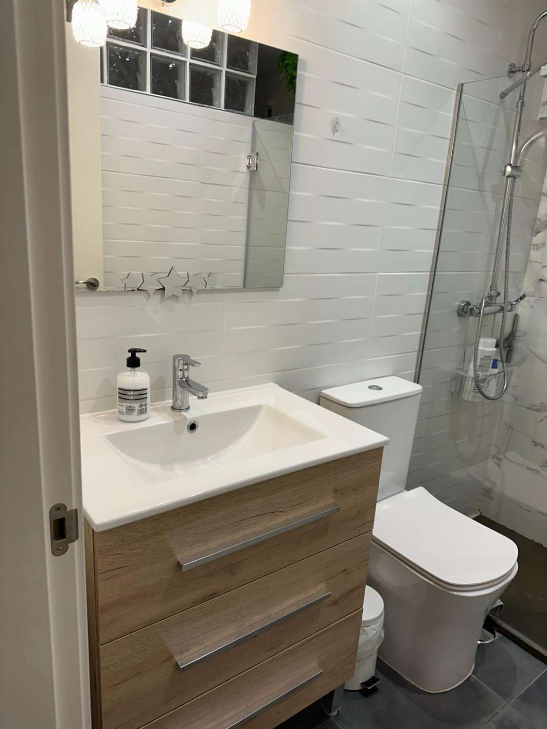 MEDIA TEMPORADA . SE ALQUILA DESDE 1.9.25.30.6.26 BONITO APARTAMENTO EN  TORREMOLINOS CENTRO