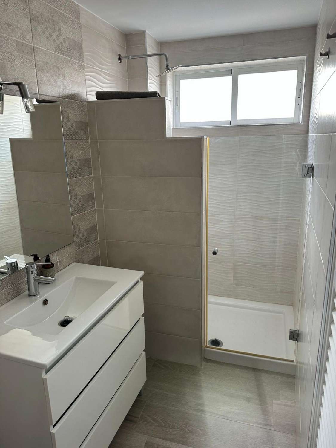 MEDIA TEMPORADA . SE ALQUILA DESDE 1.9.25.30.6.26 BONITO APARTAMENTO EN  TORREMOLINOS CENTRO