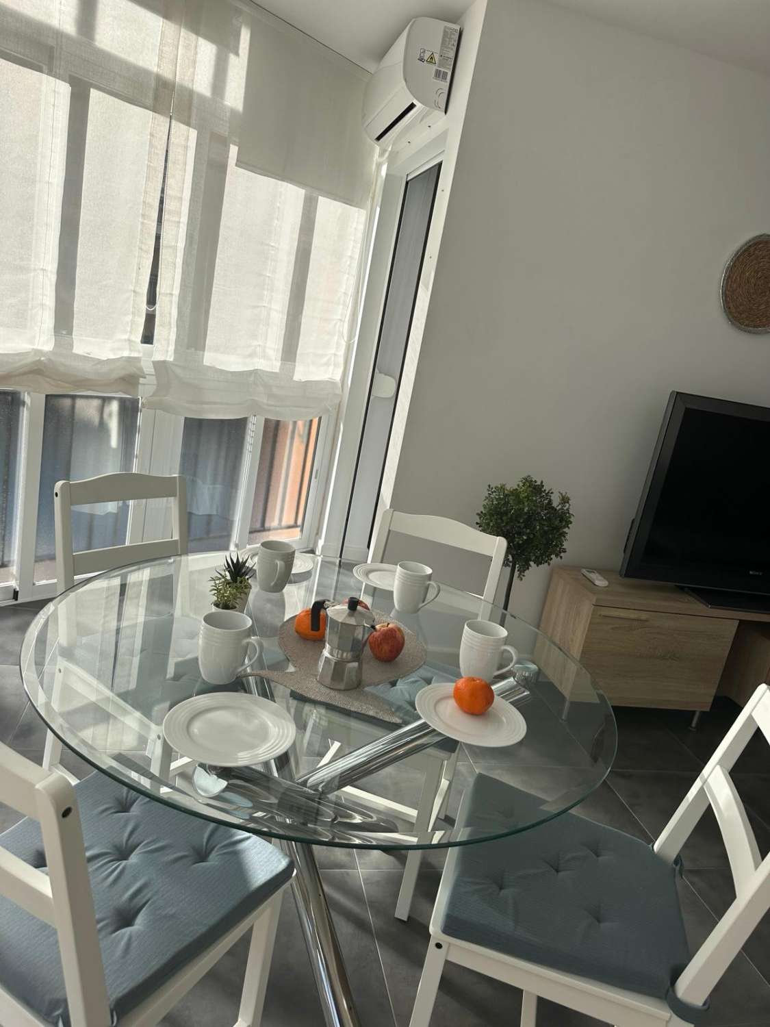 MEDIA TEMPORADA . SE ALQUILA DESDE 1.9.25.30.6.26 BONITO APARTAMENTO EN  TORREMOLINOS CENTRO