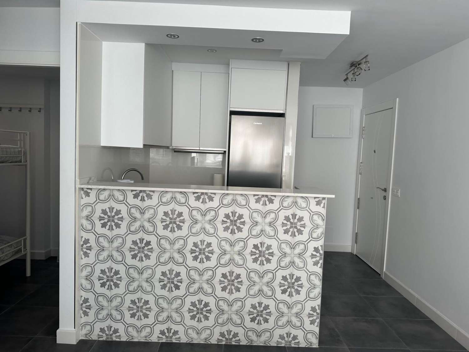 MEDIA TEMPORADA . SE ALQUILA DESDE 1.9.25.30.6.26 BONITO APARTAMENTO EN  TORREMOLINOS CENTRO
