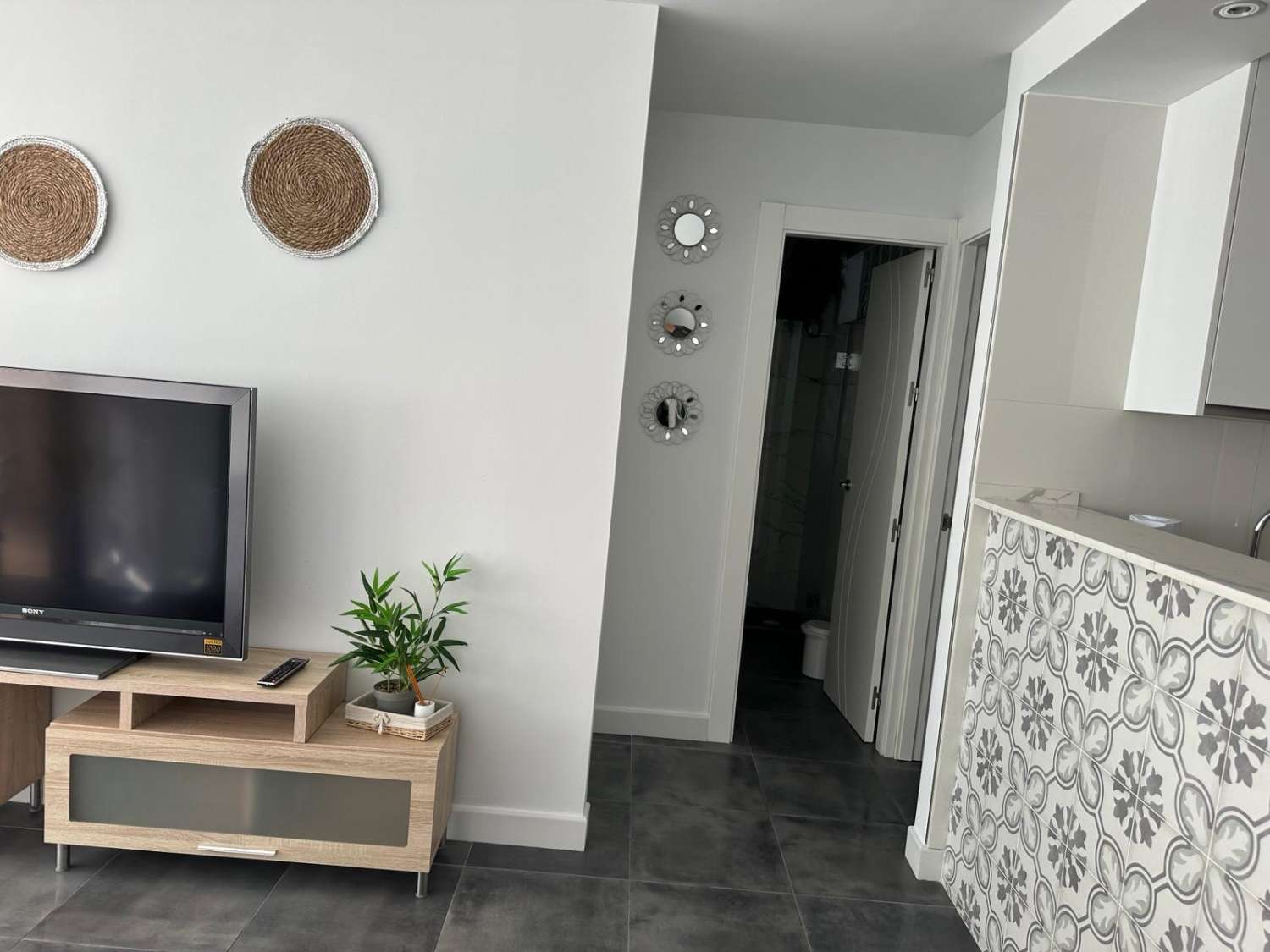 MEDIA TEMPORADA . SE ALQUILA DESDE 1.9.25.30.6.26 BONITO APARTAMENTO EN  TORREMOLINOS CENTRO