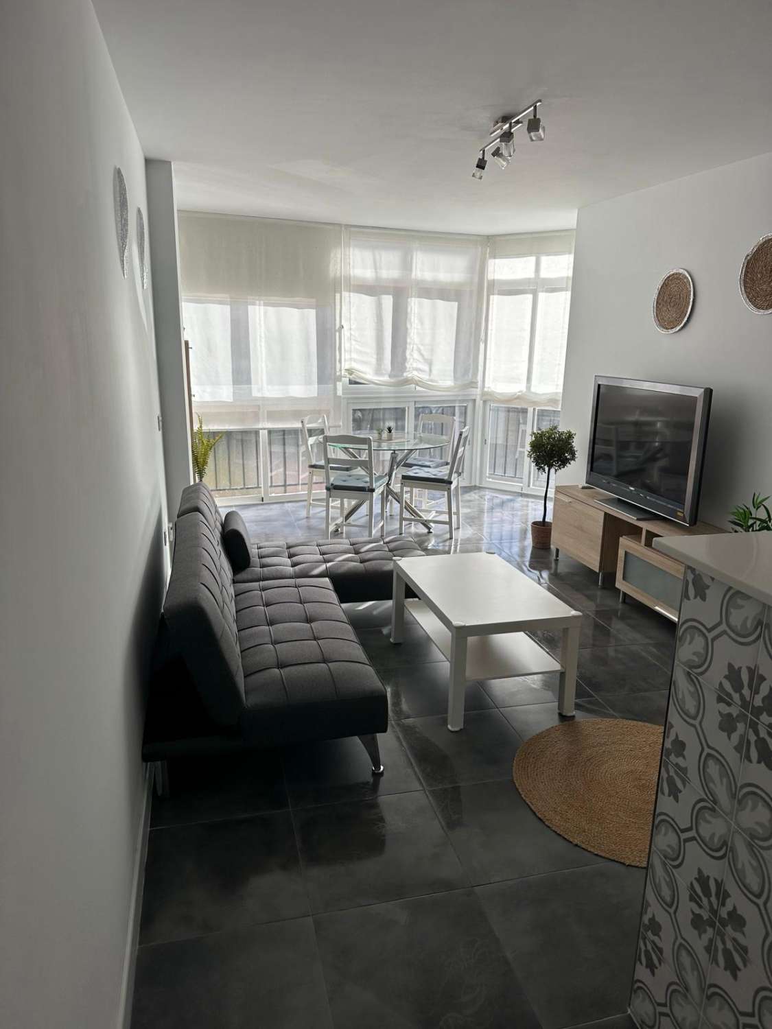 MEDIA TEMPORADA . SE ALQUILA DESDE 1.9.25.30.6.26 BONITO APARTAMENTO EN  TORREMOLINOS CENTRO