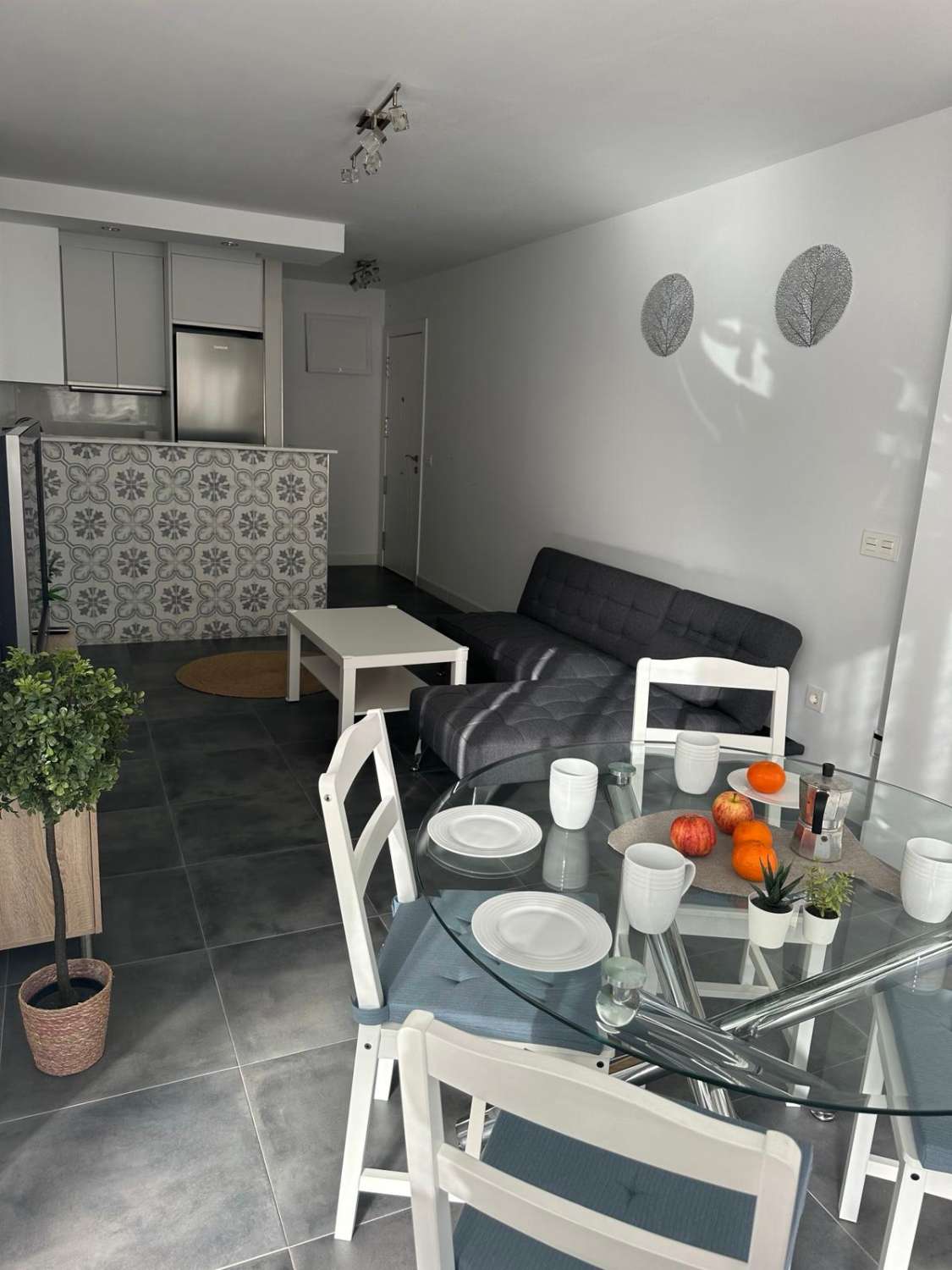 MEDIA TEMPORADA . SE ALQUILA DESDE 1.9.25.30.6.26 BONITO APARTAMENTO EN  TORREMOLINOS CENTRO