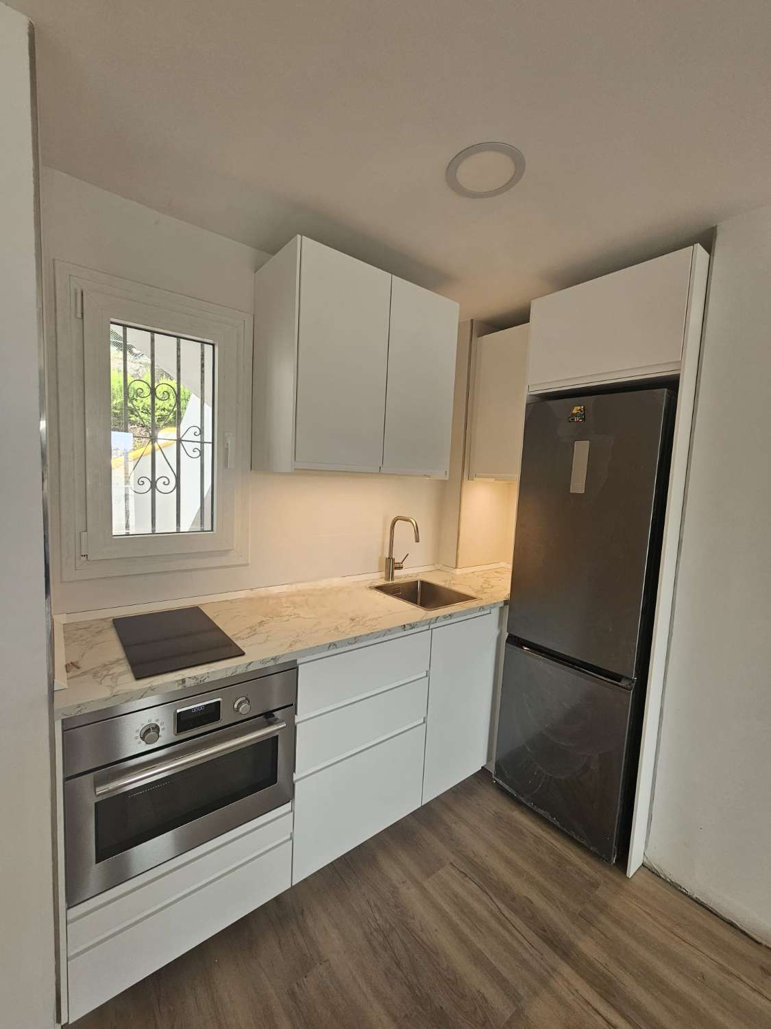 MEDIA  TEMPORADA . SE ALQUILA  DESDE AHORA HASTA 30.6.26 PRECIOSO APARTAMENTO  EN BENALMADENA