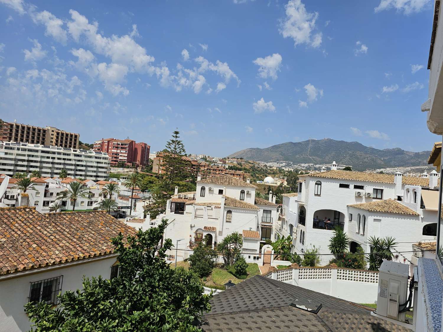 MEDIA  TEMPORADA . SE ALQUILA  DESDE AHORA HASTA 30.6.26 PRECIOSO APARTAMENTO  EN BENALMADENA