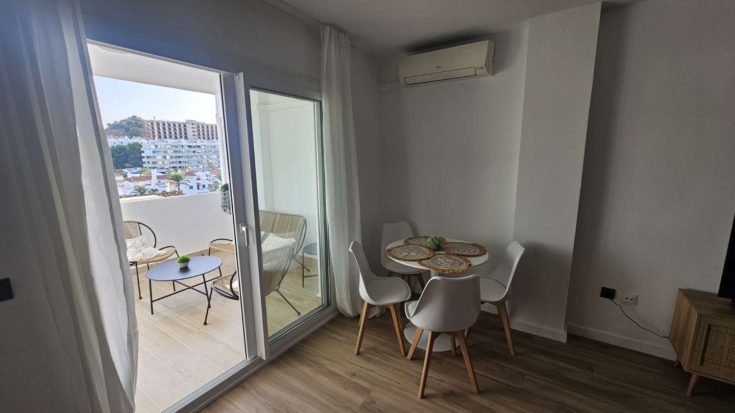 MEDIA  TEMPORADA . SE ALQUILA  DESDE AHORA HASTA 30.6.26 PRECIOSO APARTAMENTO  EN BENALMADENA