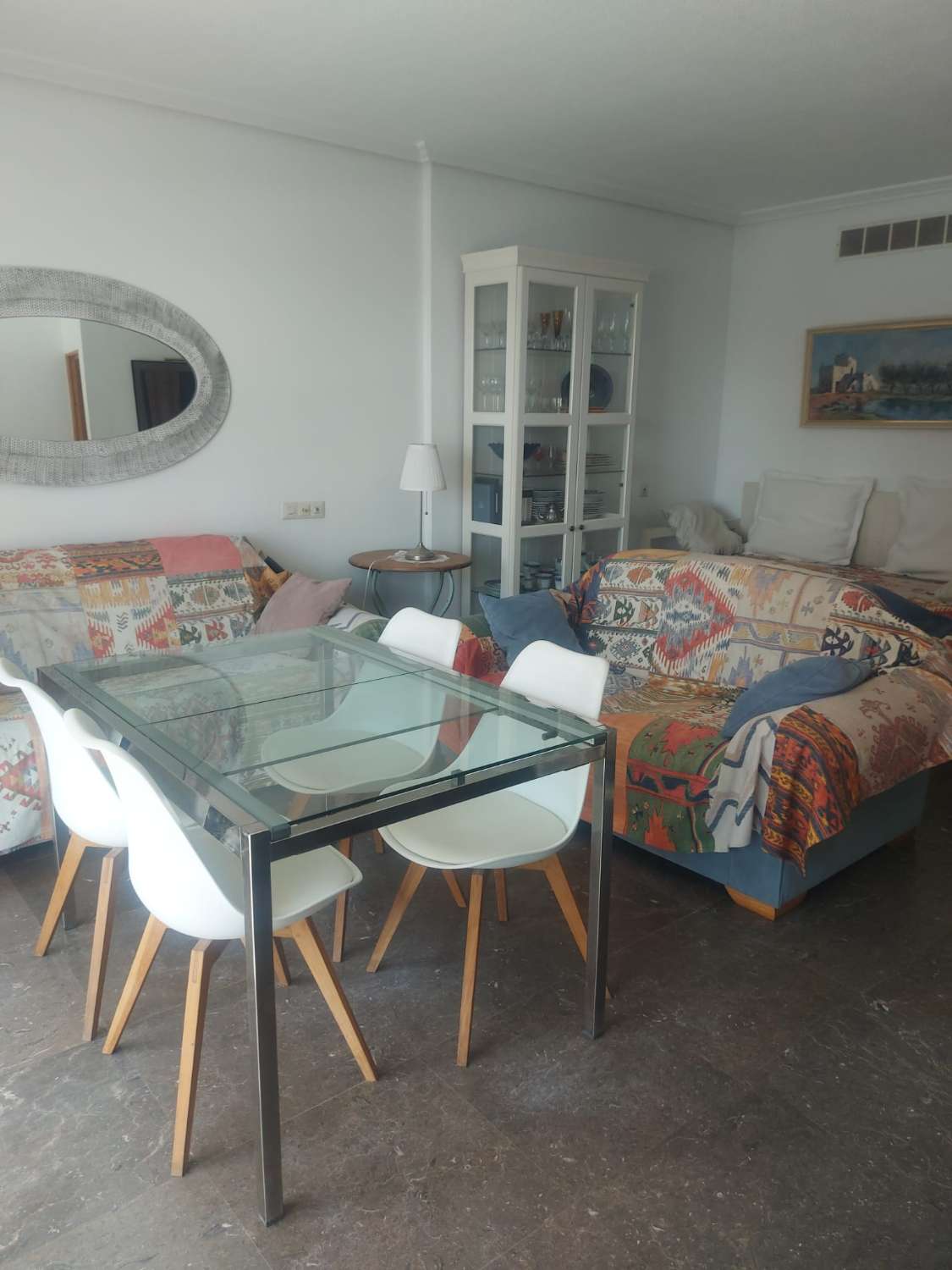 MEDIA TEMPORADA SE ALQUILA DESDE 1.9.25 -30.6.26 PRECIOSO APARTAMENTO EN 1ª LINEA DE PLAYA  CON VISTAS AL MAR  EN LA CARIHUELA ( TORREMOLINOS )