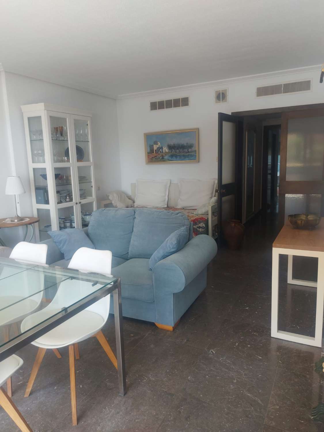 MEDIA TEMPORADA SE ALQUILA DESDE 1.9.25 -30.6.26 PRECIOSO APARTAMENTO EN 1ª LINEA DE PLAYA  CON VISTAS AL MAR  EN LA CARIHUELA ( TORREMOLINOS )