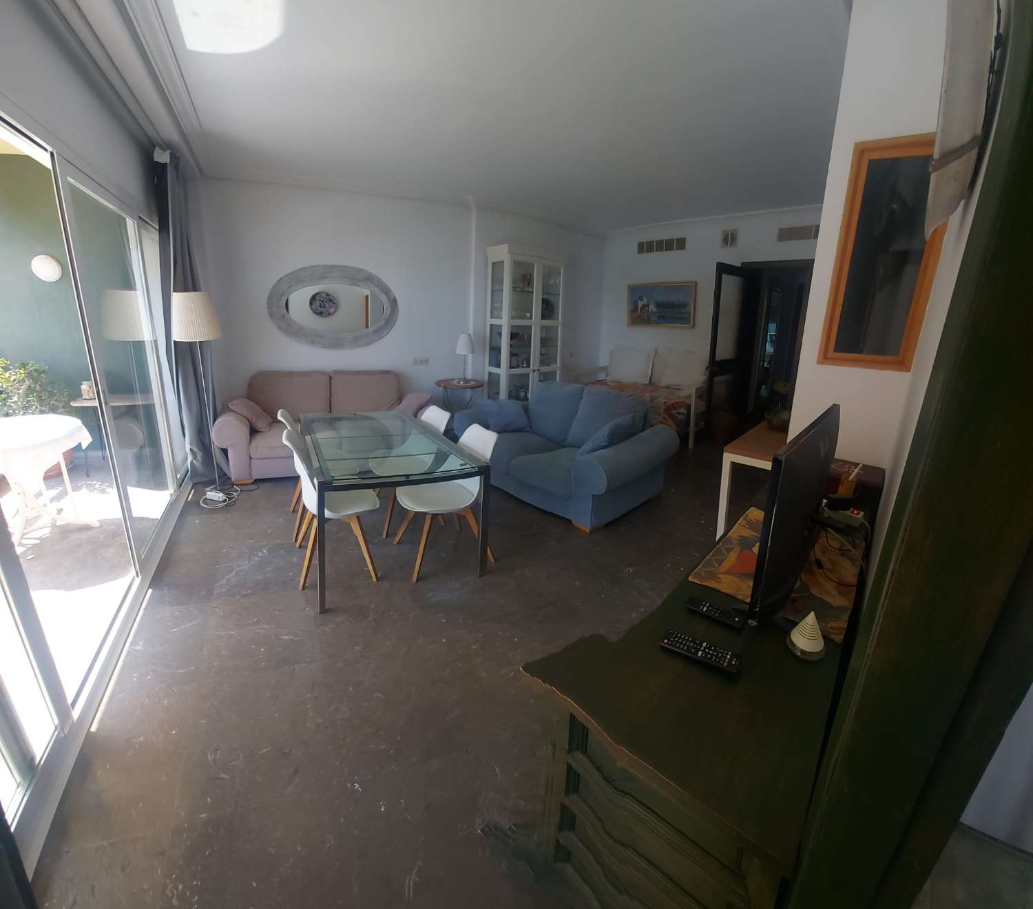 MEDIA TEMPORADA SE ALQUILA DESDE 1.9.25 -30.6.26 PRECIOSO APARTAMENTO EN 1ª LINEA DE PLAYA  CON VISTAS AL MAR  EN LA CARIHUELA ( TORREMOLINOS )