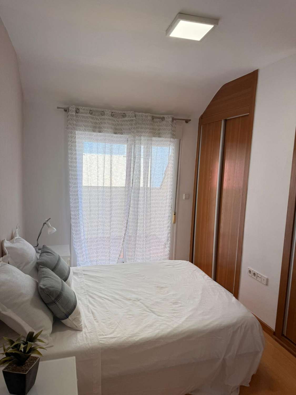 KAUNIS KATTOHUONEISTO MYYTÄVÄNÄ VENESATAMA-ALUEELLA MERINÄKÖALALLA (FUENGIROLA)