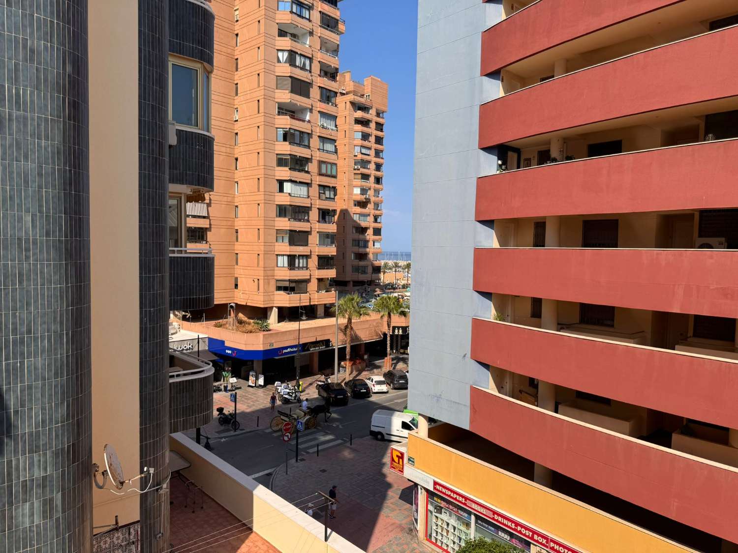 KAUNIS KATTOHUONEISTO MYYTÄVÄNÄ VENESATAMA-ALUEELLA MERINÄKÖALALLA (FUENGIROLA)
