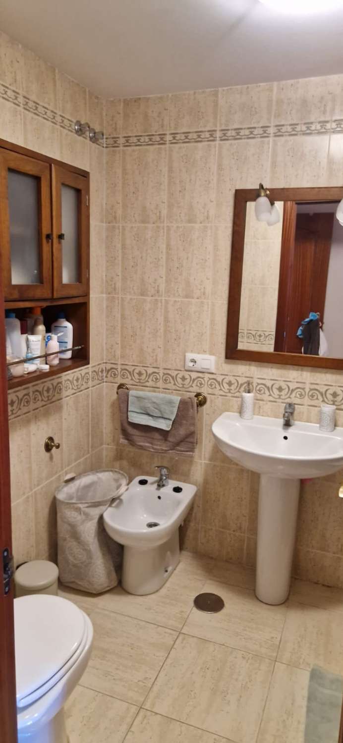Se alquila MEDIA TEMPORADA desde ahora hasta 30/06/26 bonito apartamento en Benalmádena Costa a 100 metros de la playa.