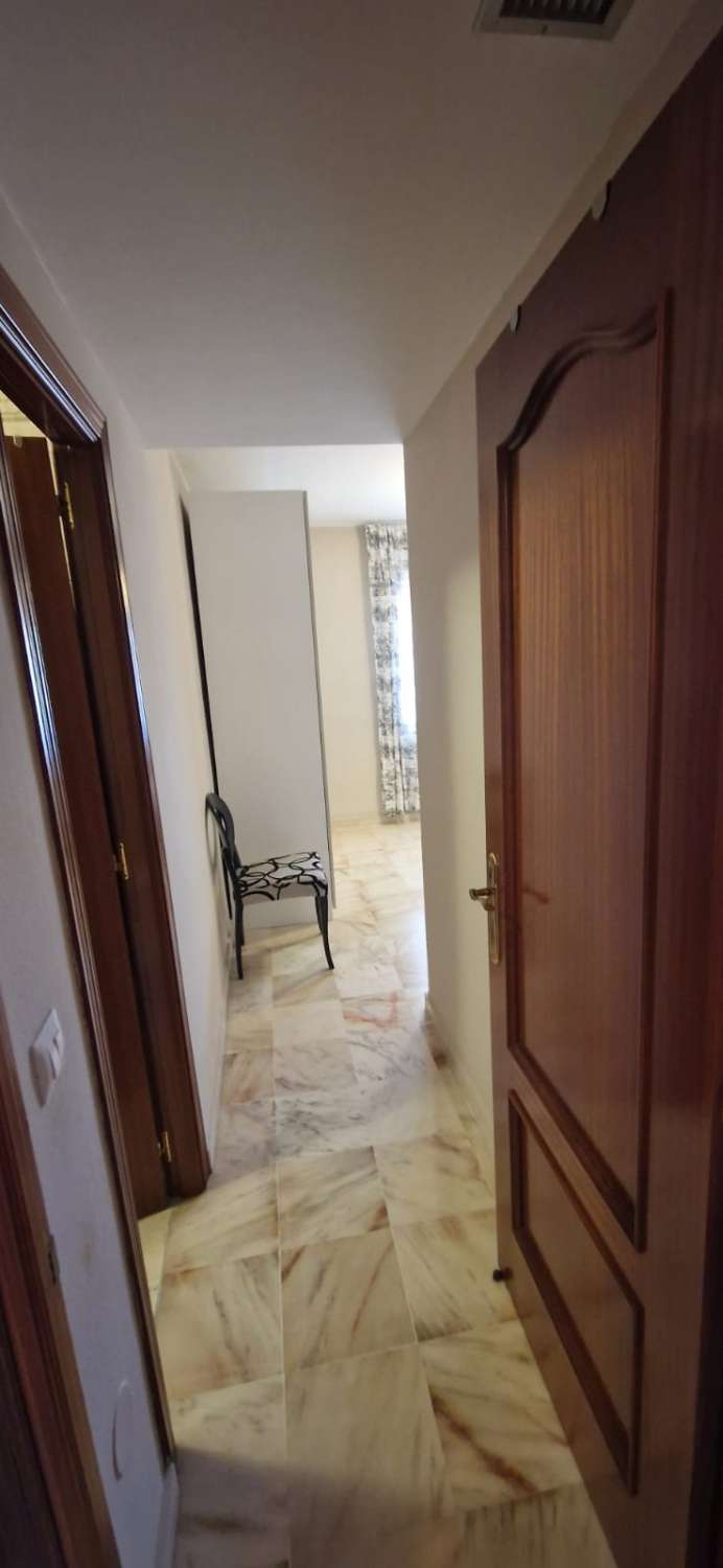 Se alquila MEDIA TEMPORADA desde ahora hasta 30/06/26 bonito apartamento en Benalmádena Costa a 100 metros de la playa.