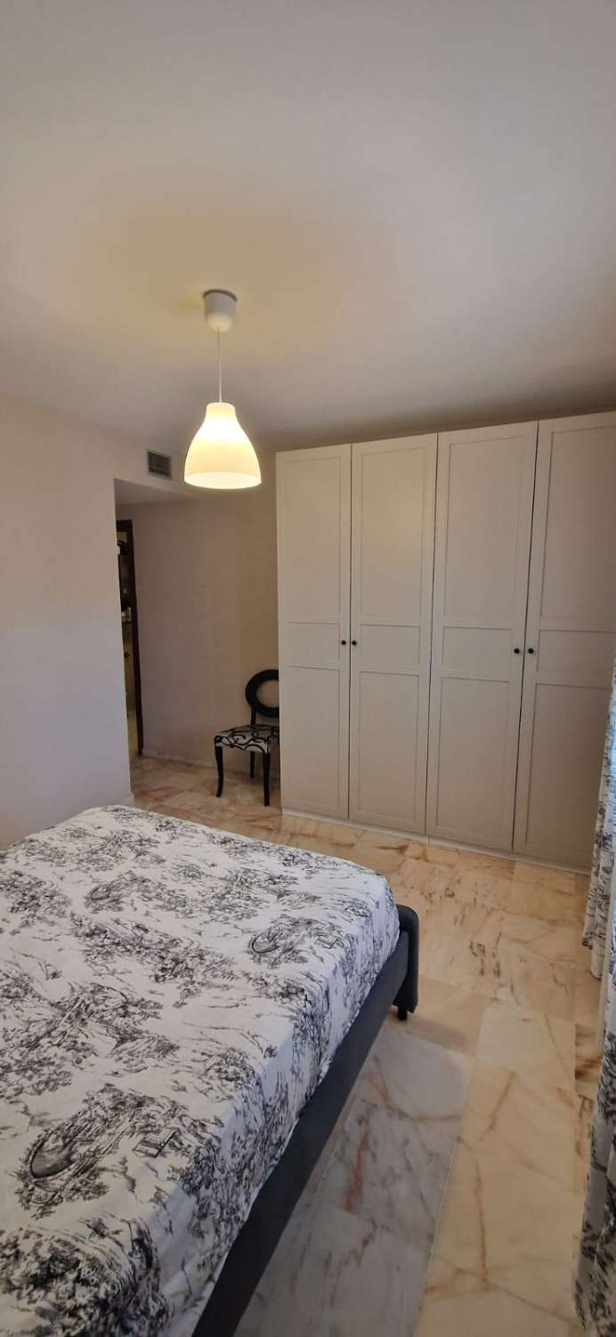 Se alquila MEDIA TEMPORADA desde ahora hasta 30/06/26 bonito apartamento en Benalmádena Costa a 100 metros de la playa.