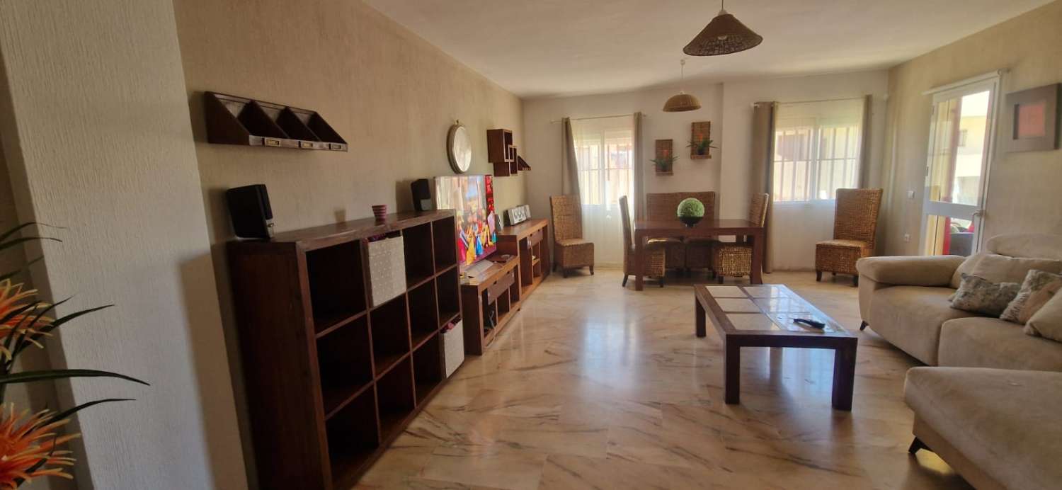 Se alquila MEDIA TEMPORADA desde ahora hasta 30/06/26 bonito apartamento en Benalmádena Costa a 100 metros de la playa.