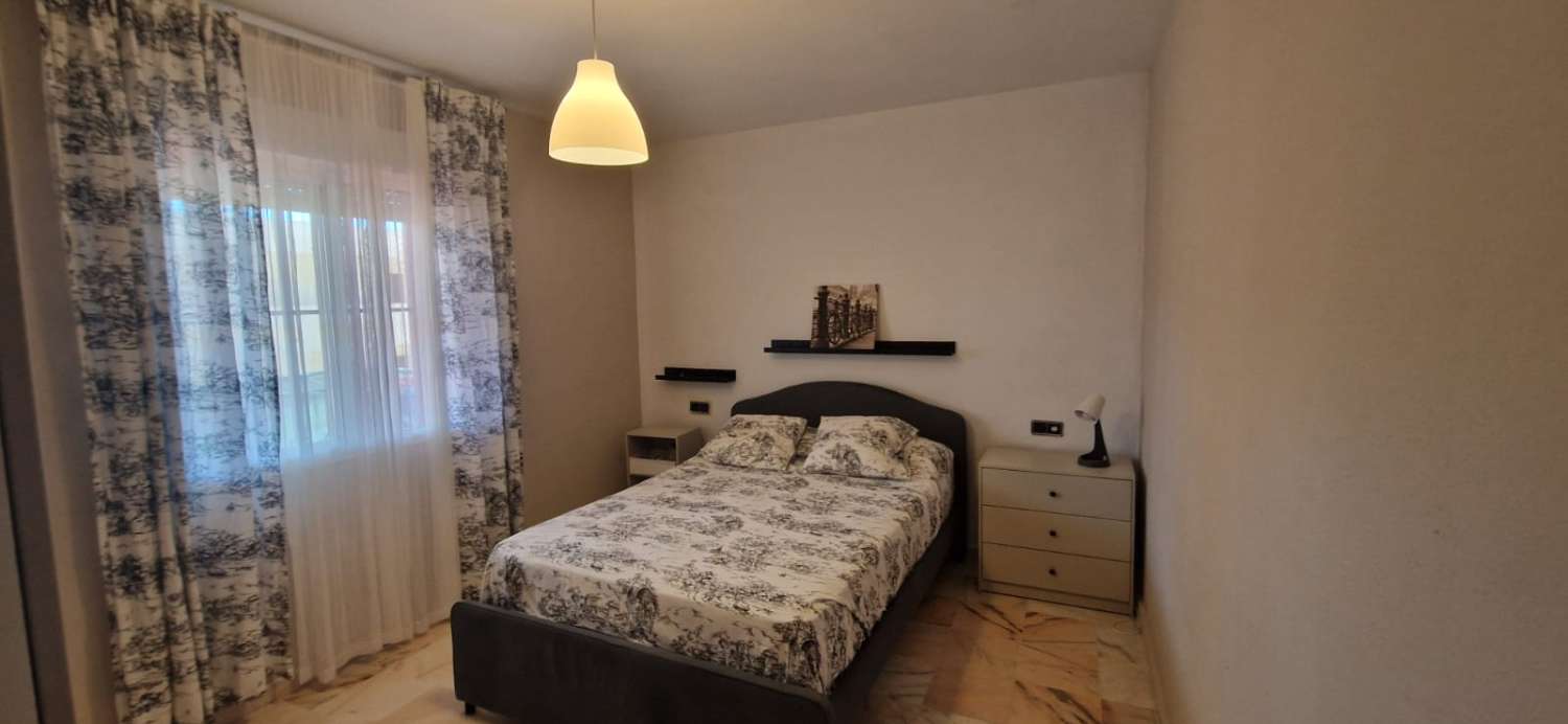 Se alquila MEDIA TEMPORADA desde ahora hasta 30/06/26 bonito apartamento en Benalmádena Costa a 100 metros de la playa.